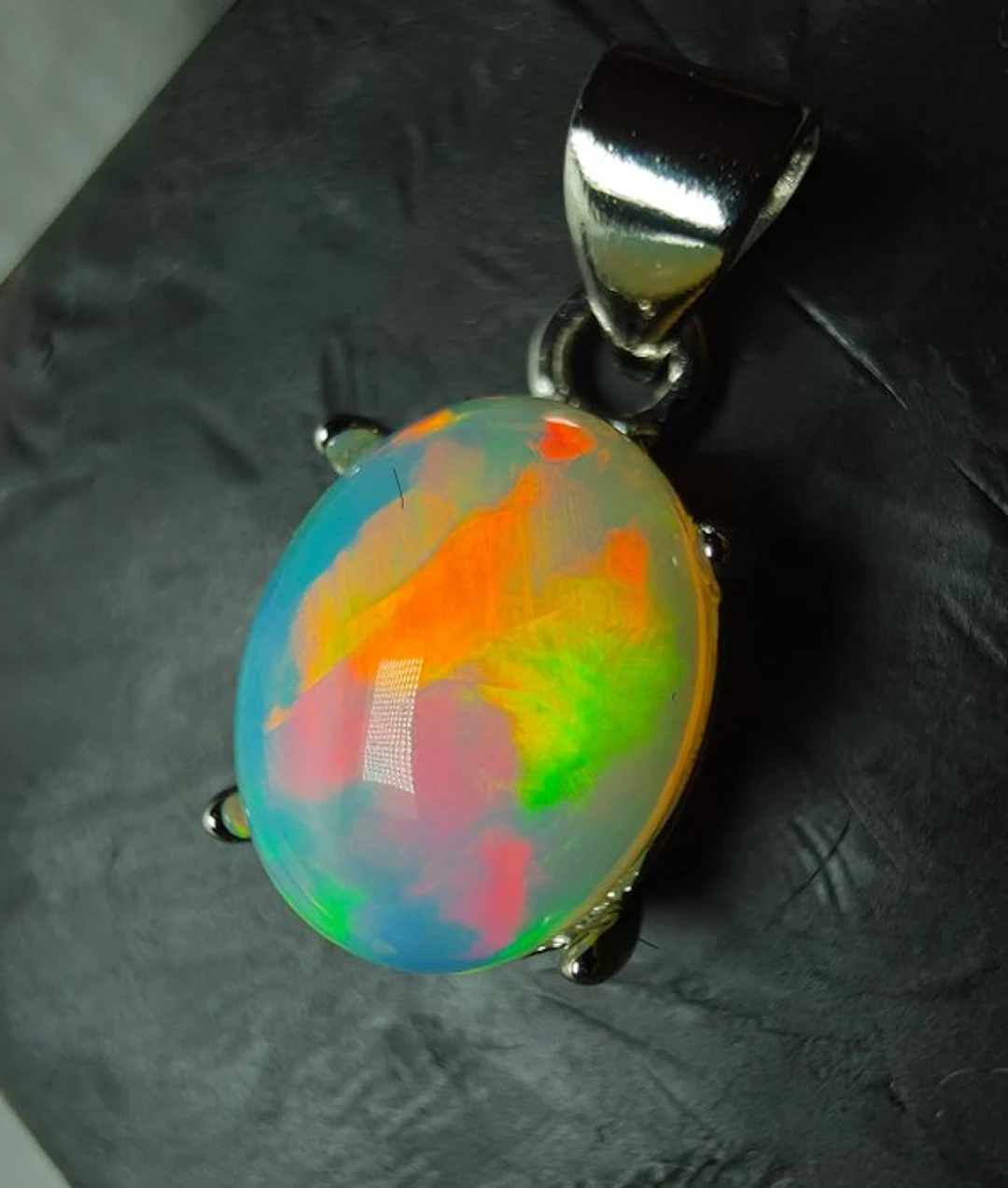 Opal Pendant - Height: 19 mm - Width: 9 mm- 1.15 g - (1)