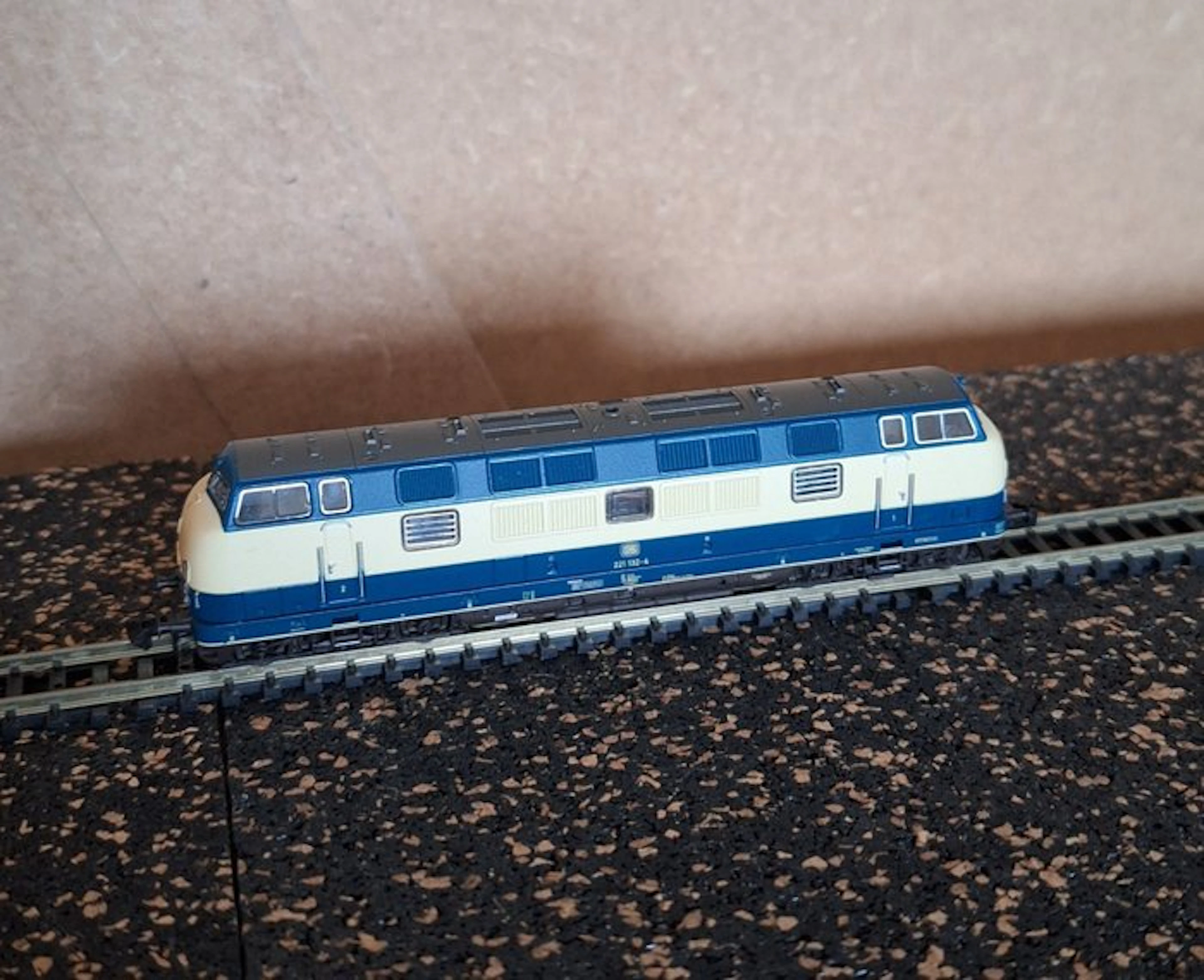 Fleischmann N - Electric locomotive (1) - BR 221 132-4 - DB
