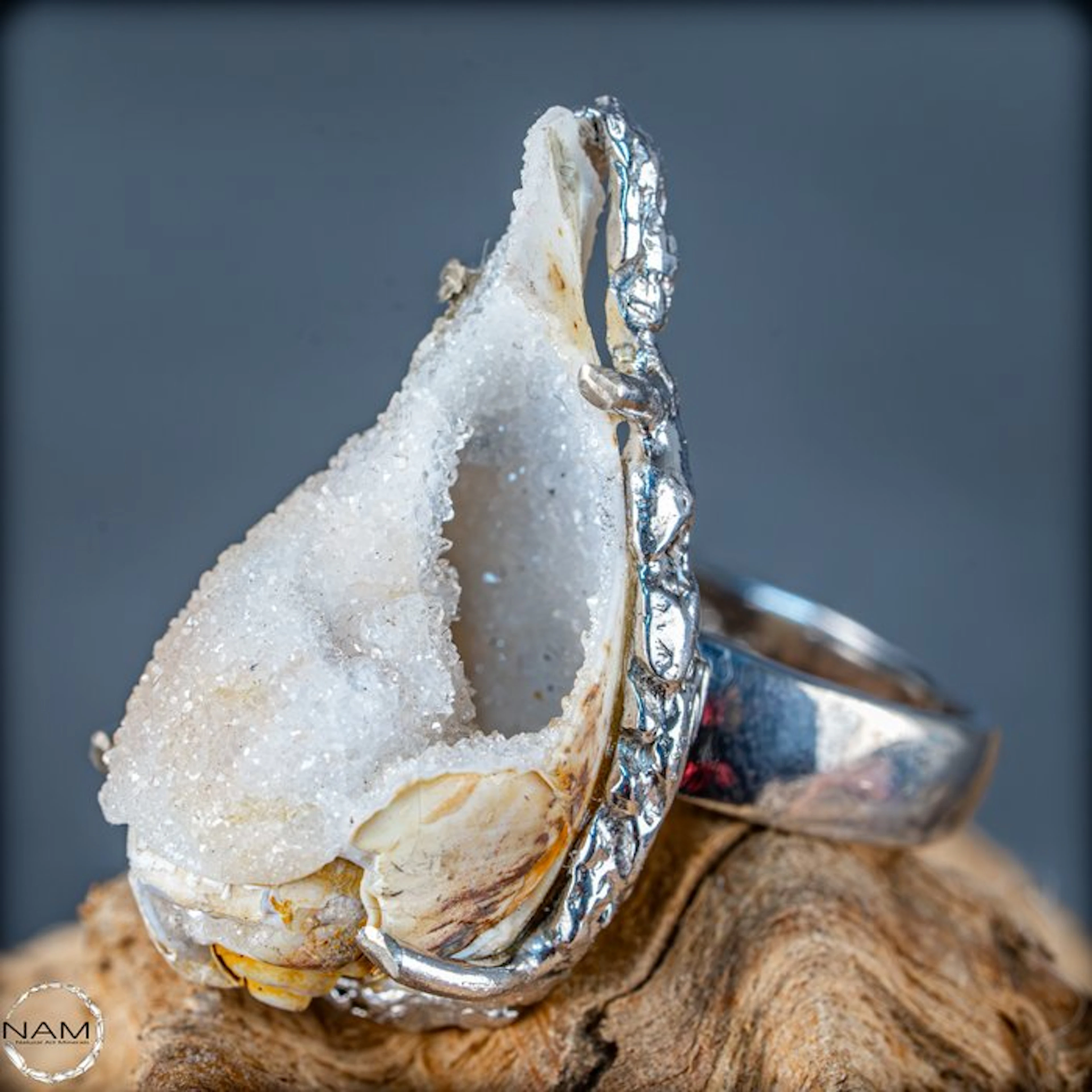 Rare natural fossil agatized shell ring 62.35 ct- 12.47 g
