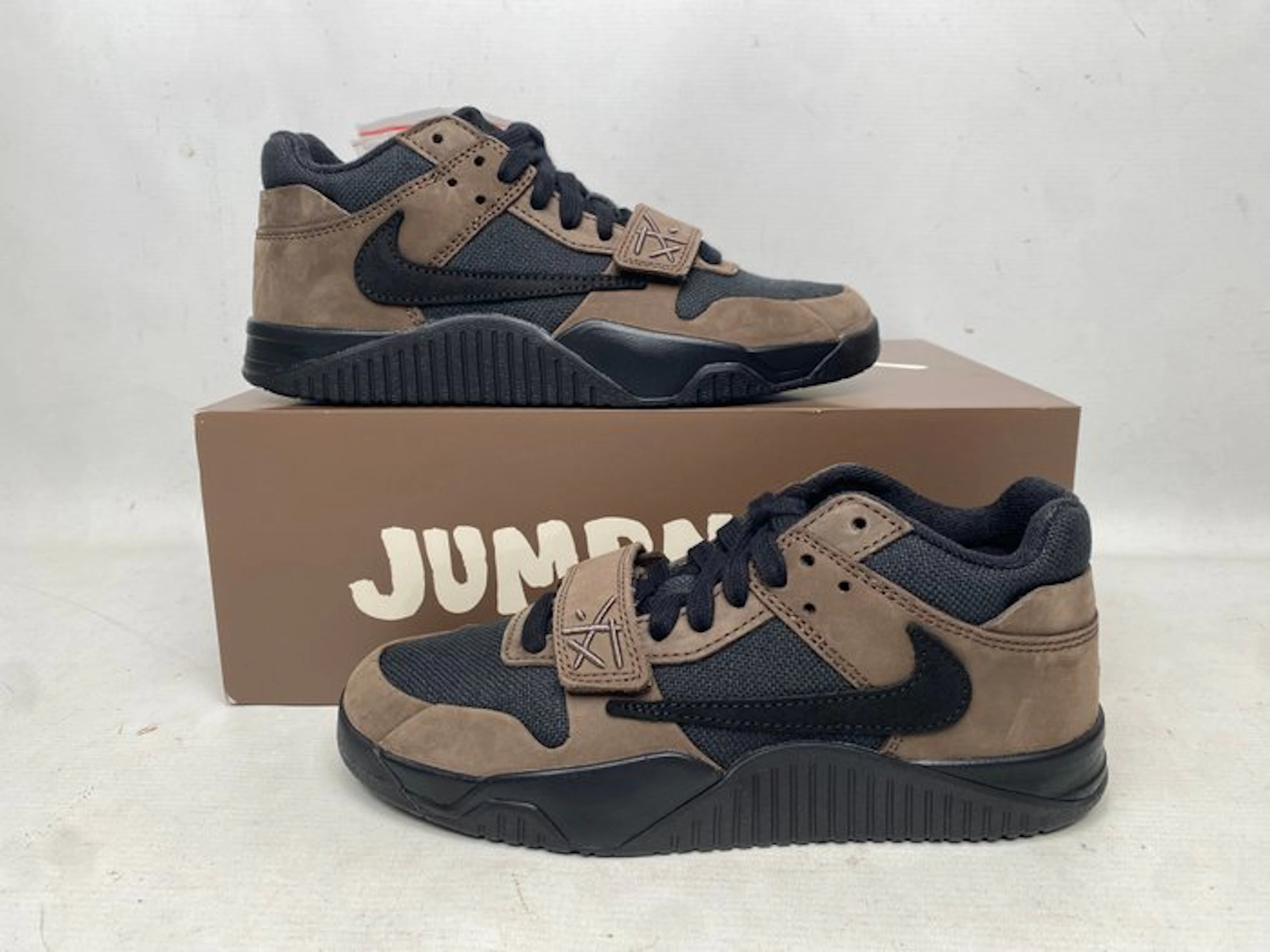 Air Jordan - Nike x Travis Scott - Sneakers - Size: EU 39 - New with tags