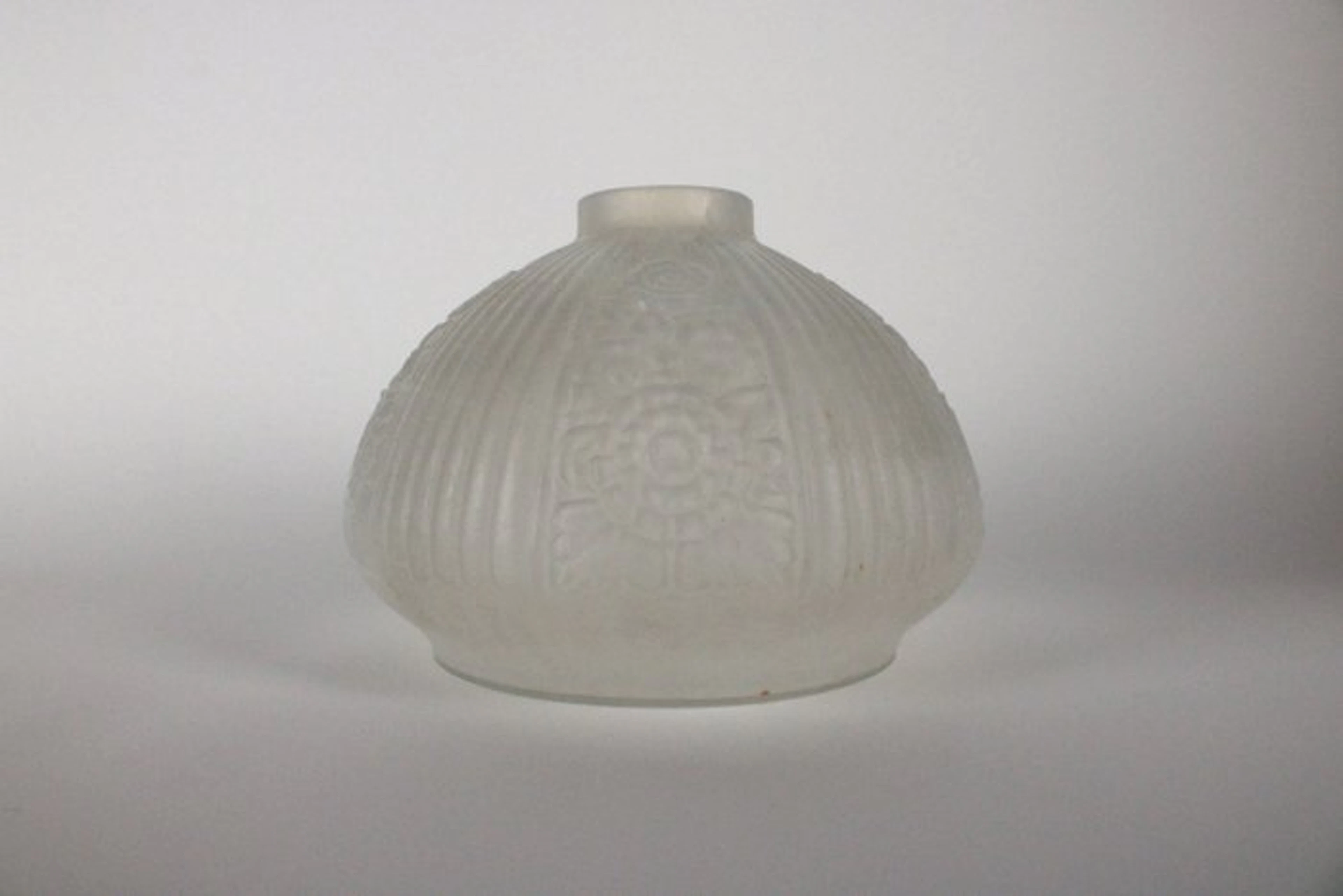 Etaleune - Vase - Model 'Oignon' - Opaline glass