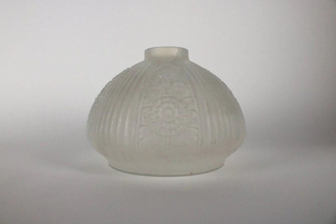 Etaleune - Vase - Model 'Oignon' - Opaline glass