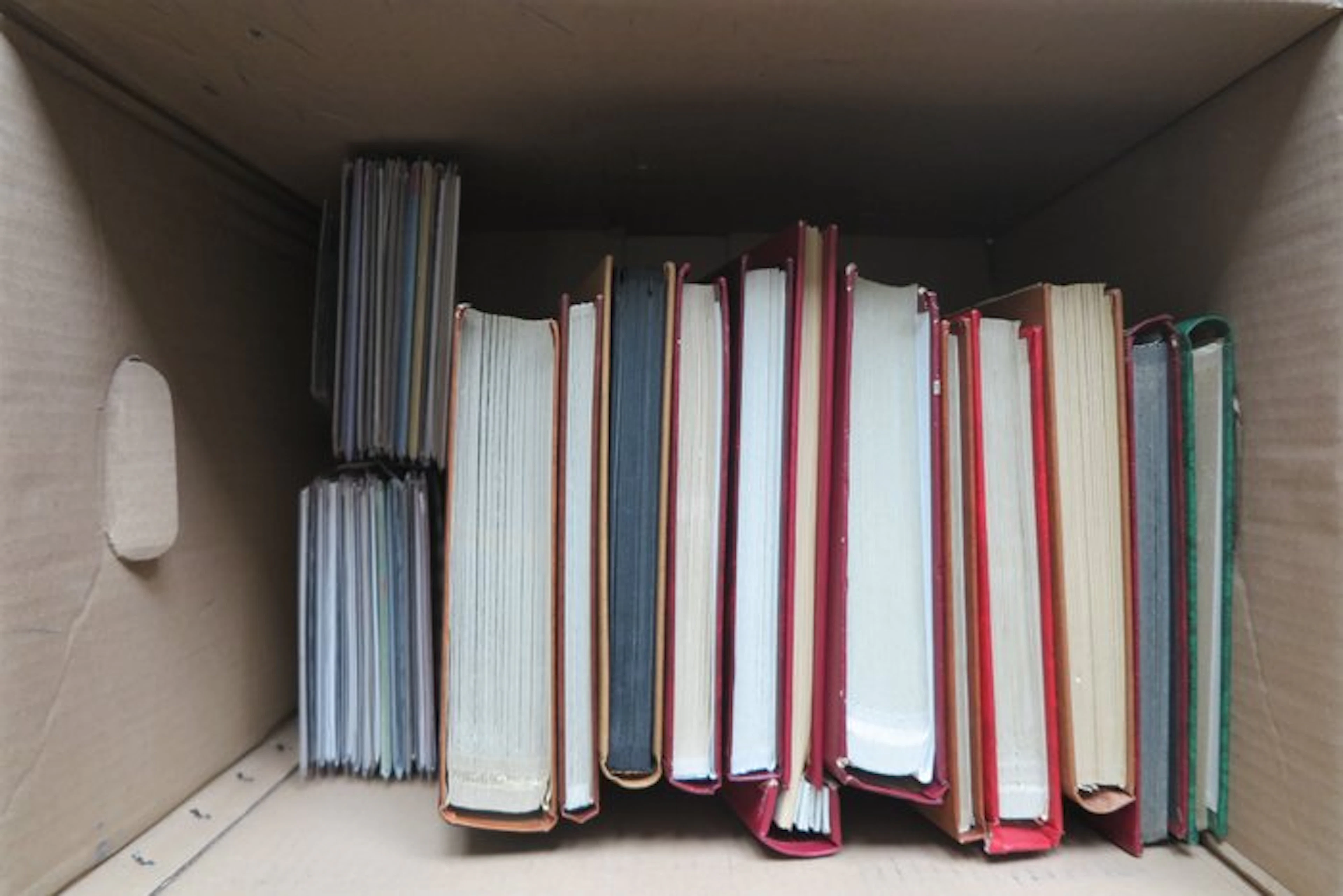 World - Lot in 12 stock books + year sets