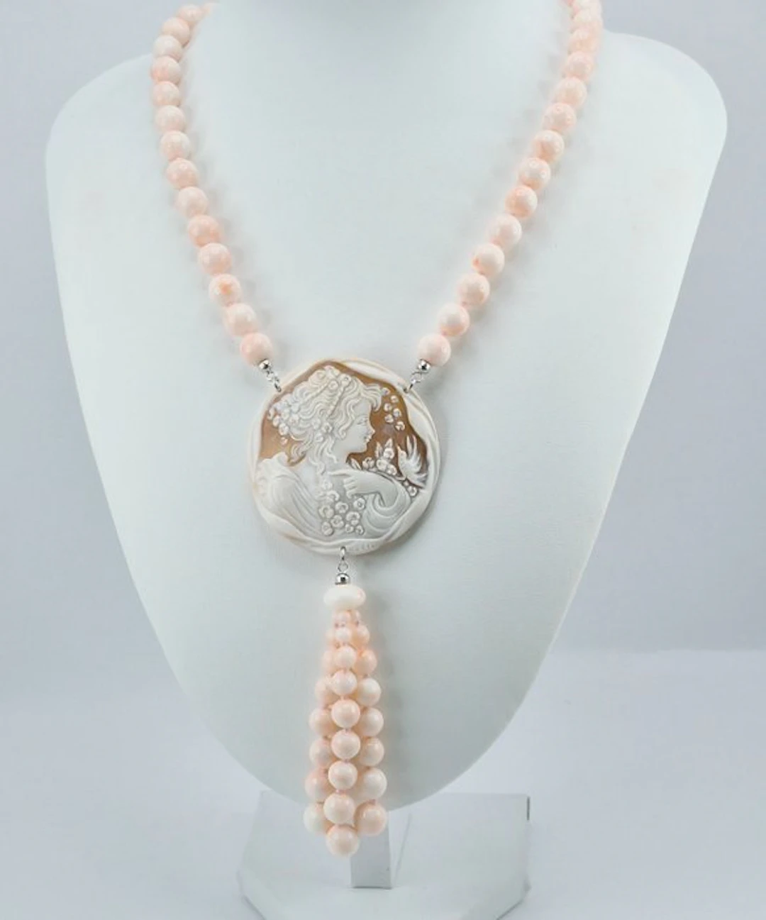 Coral - Silver - Necklace - Pink coral and cameo