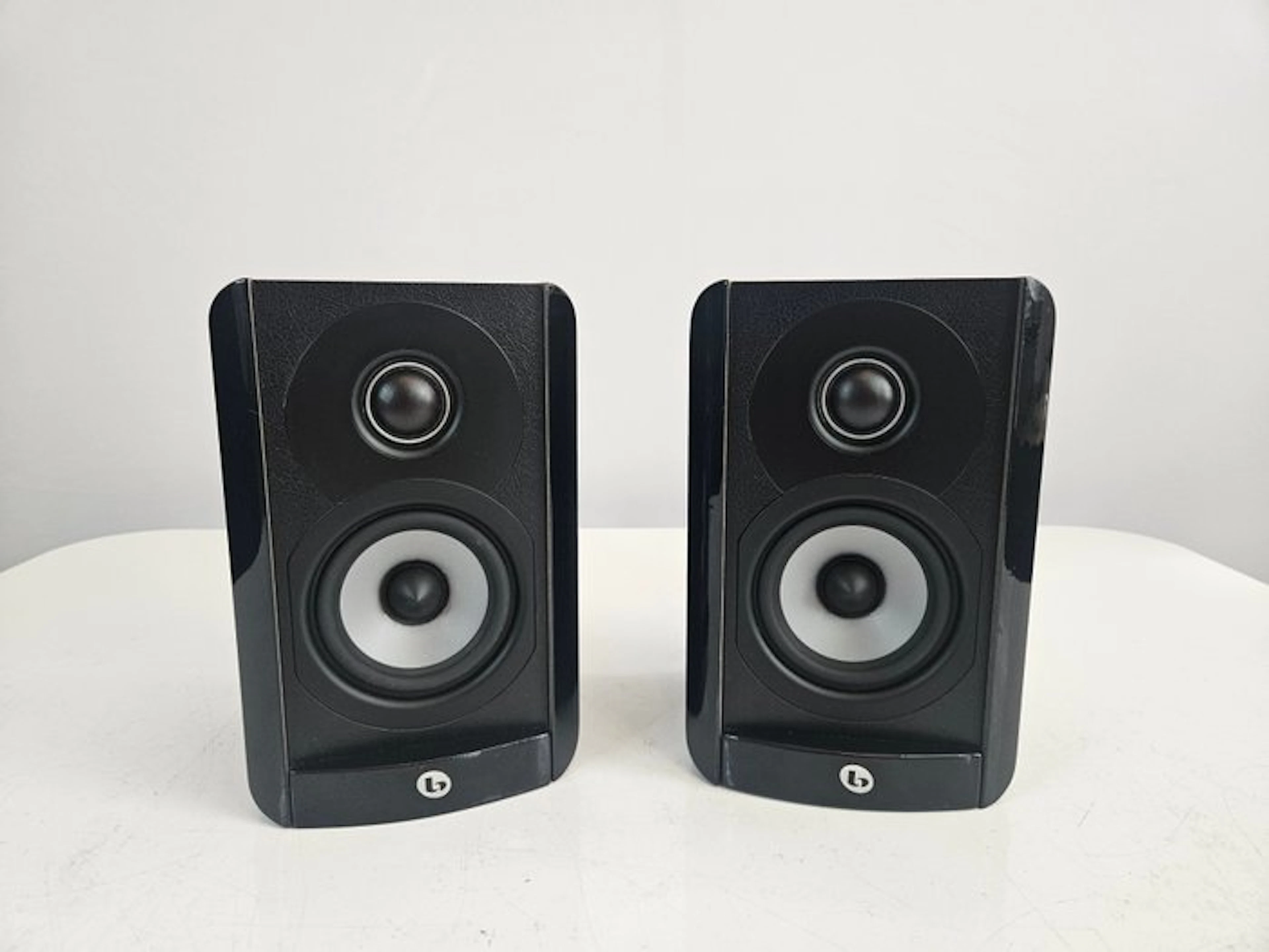 Boston - A23 / 2-Way Compact Bookshelf / Satellite Speaker set