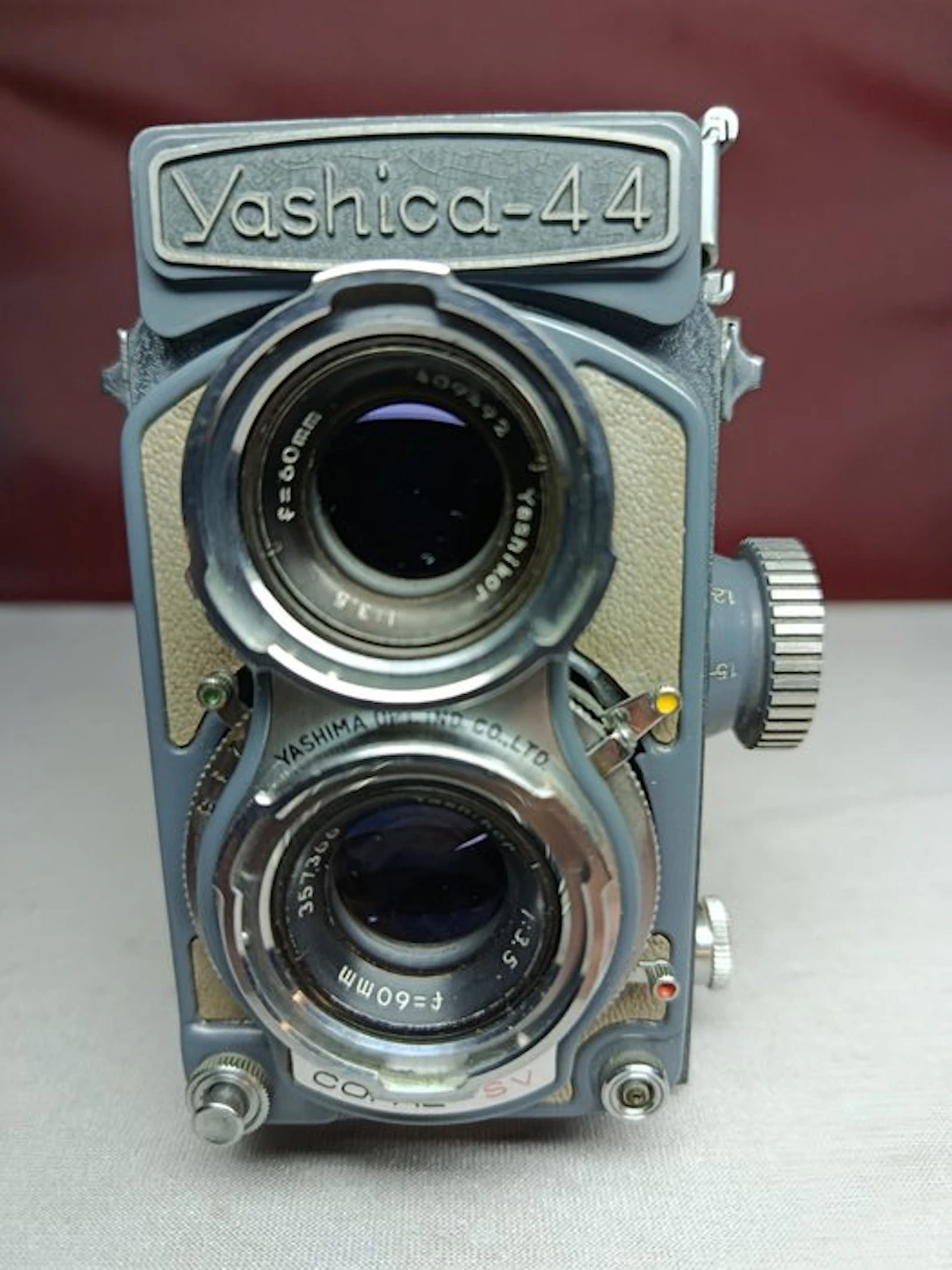 Yashica 44 Twin lens reflex camera (TLR)