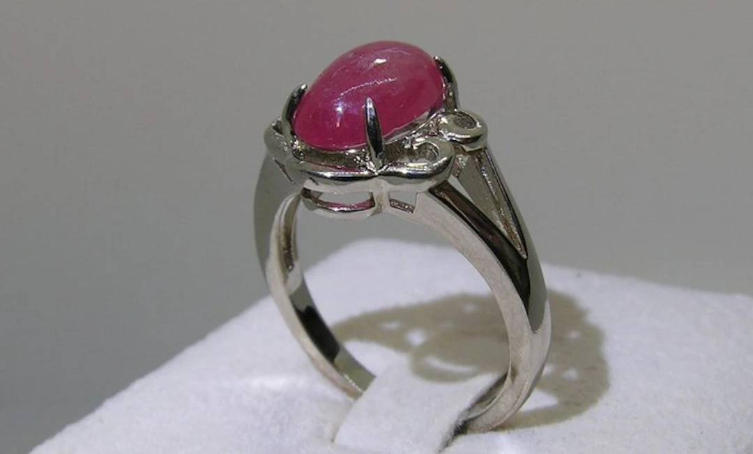 Ruby Ring - Height: 27.2 mm - Width: 21.8 mm- 4.4 g - (1)