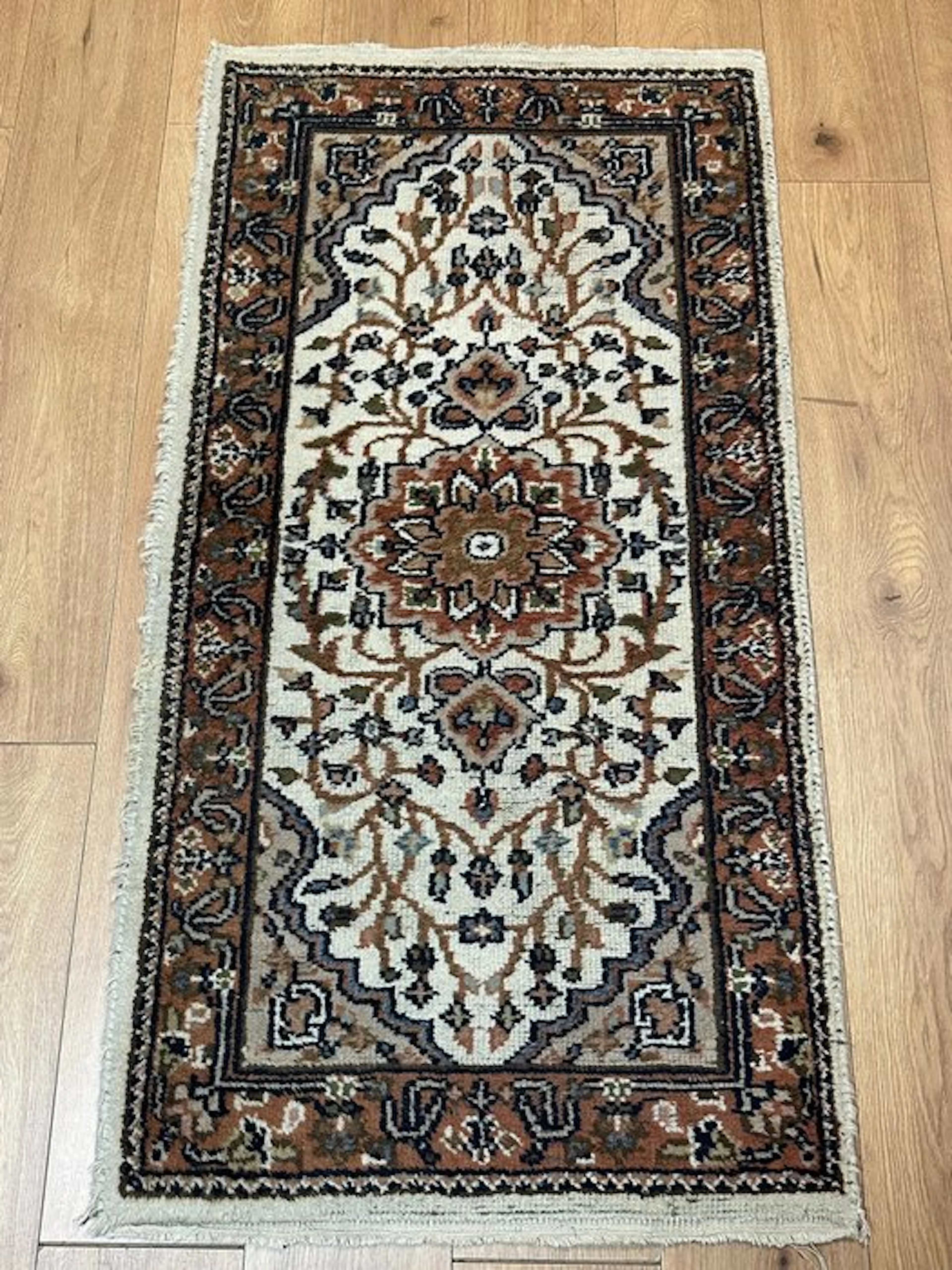 Magnificent hand-knotted Oriental rug with a classic medallion pattern