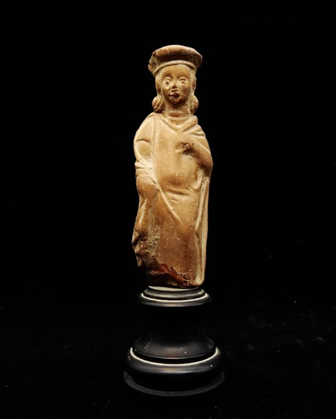 Ancient Greek - Young woman with a hat - 3rd century BC.