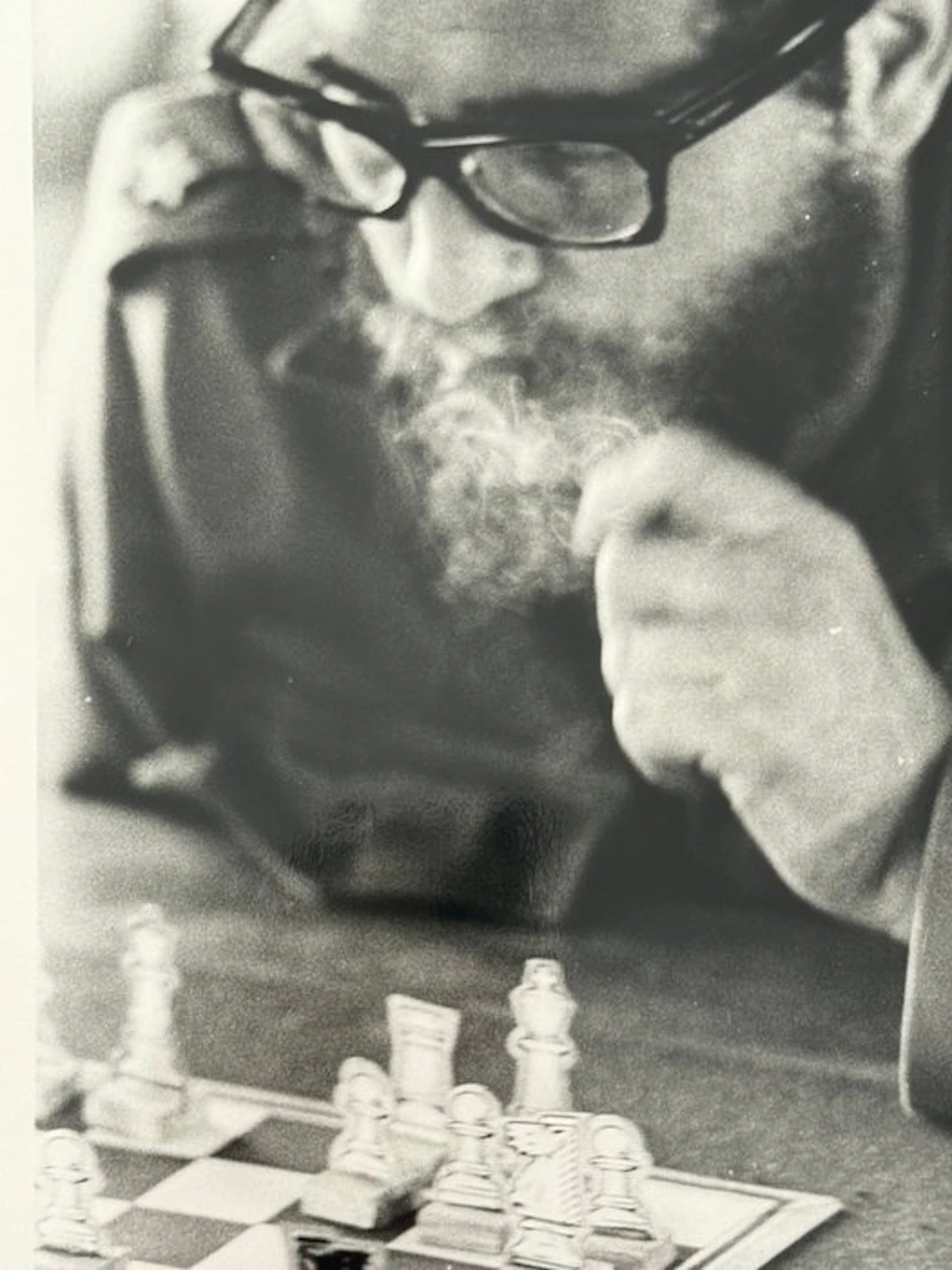 Alberto Korda (1928–2001) - Fidel Castro fumando puro y...