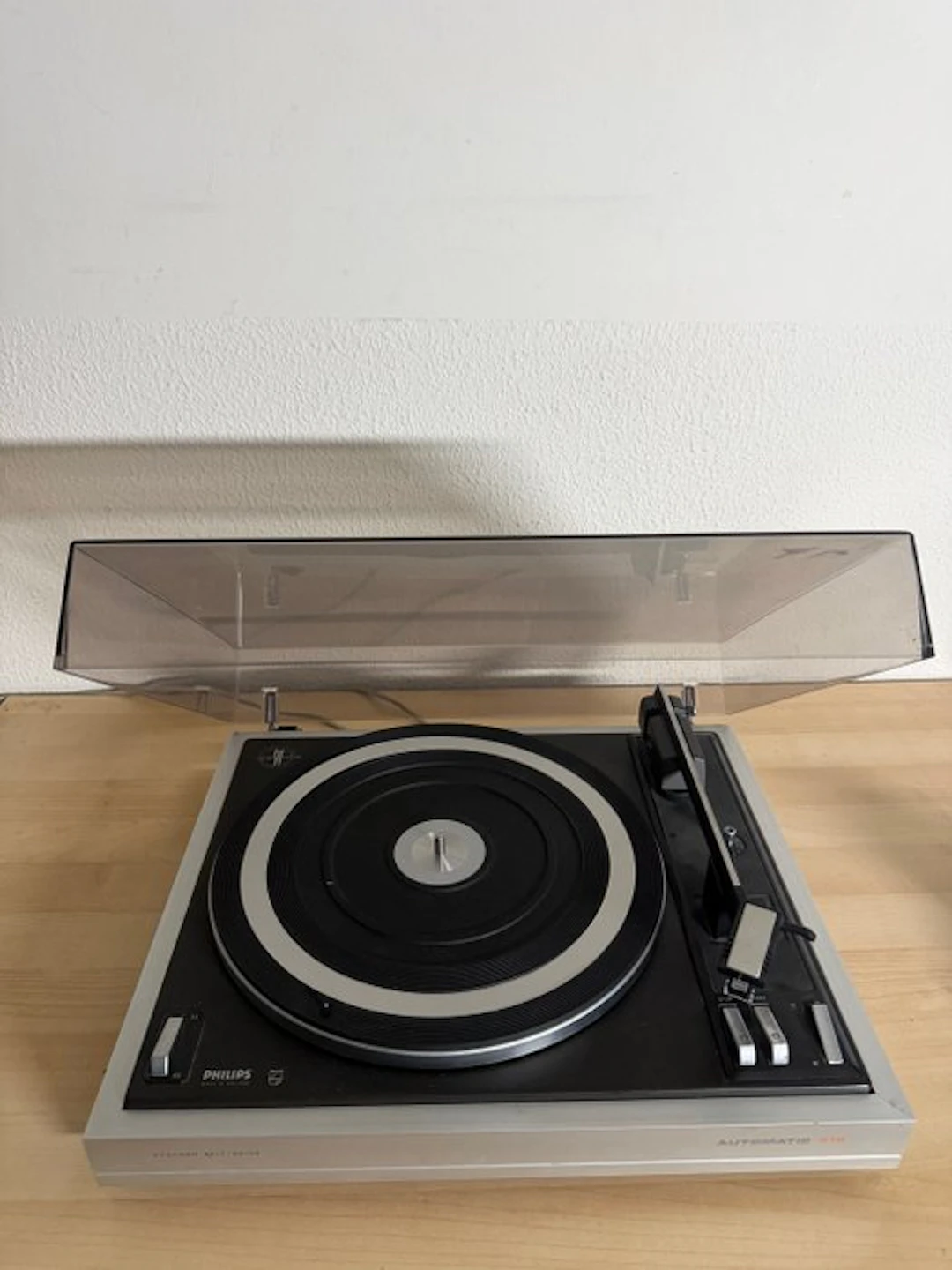 Philips - Automatic 418 Belt-Drive Semi-Automatic Turntable