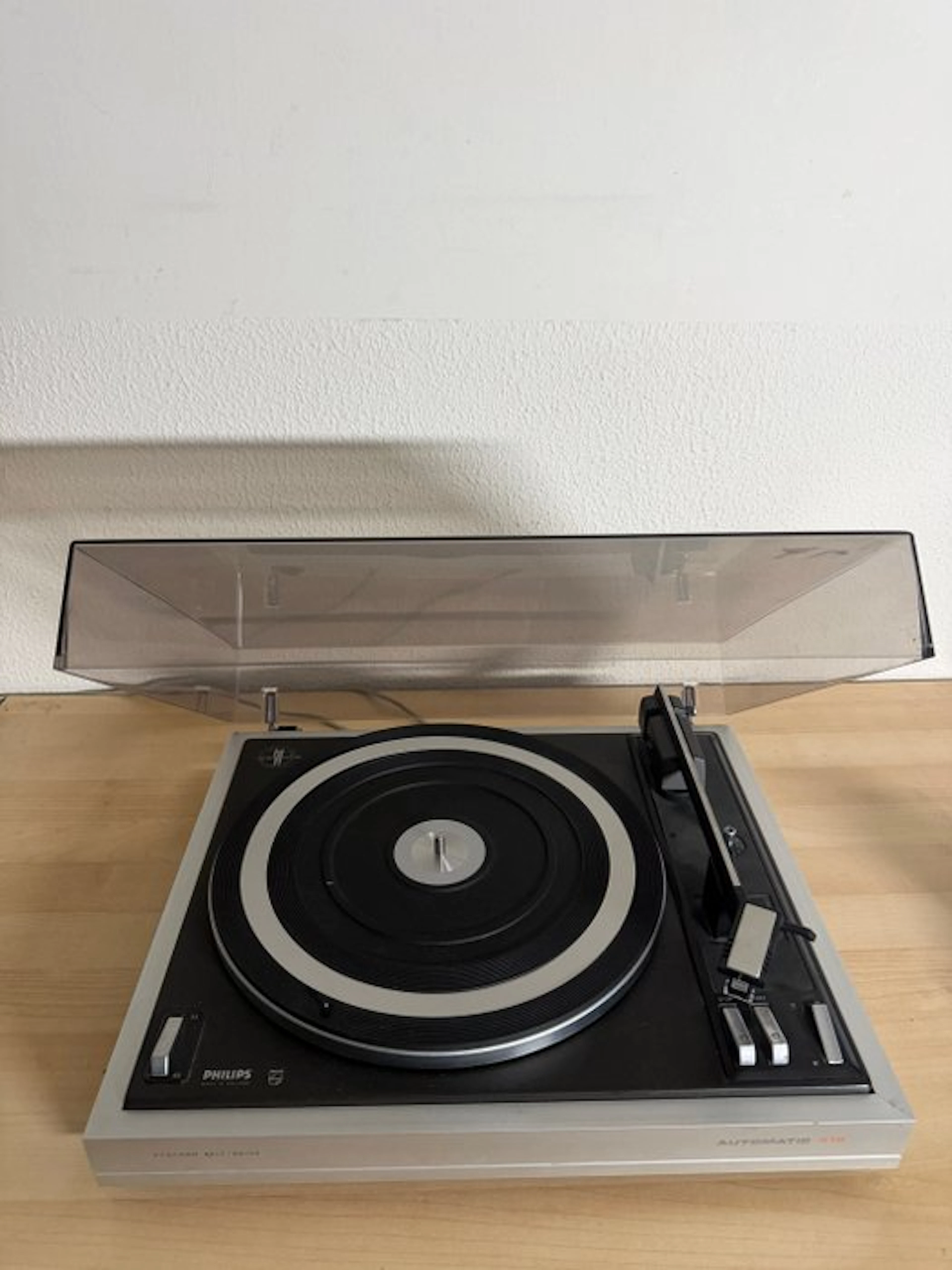 Philips - Automatic 418 Belt-Drive Semi-Automatic Turntable