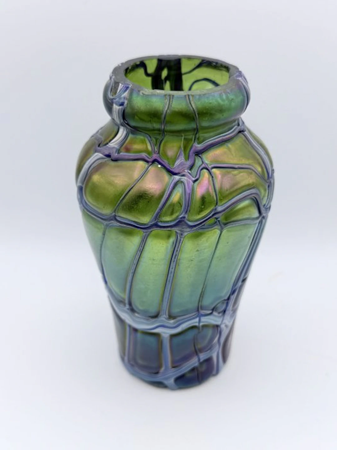 Pallme König & Habel - Vase - Iridescent Art Glass with applied threaded decor