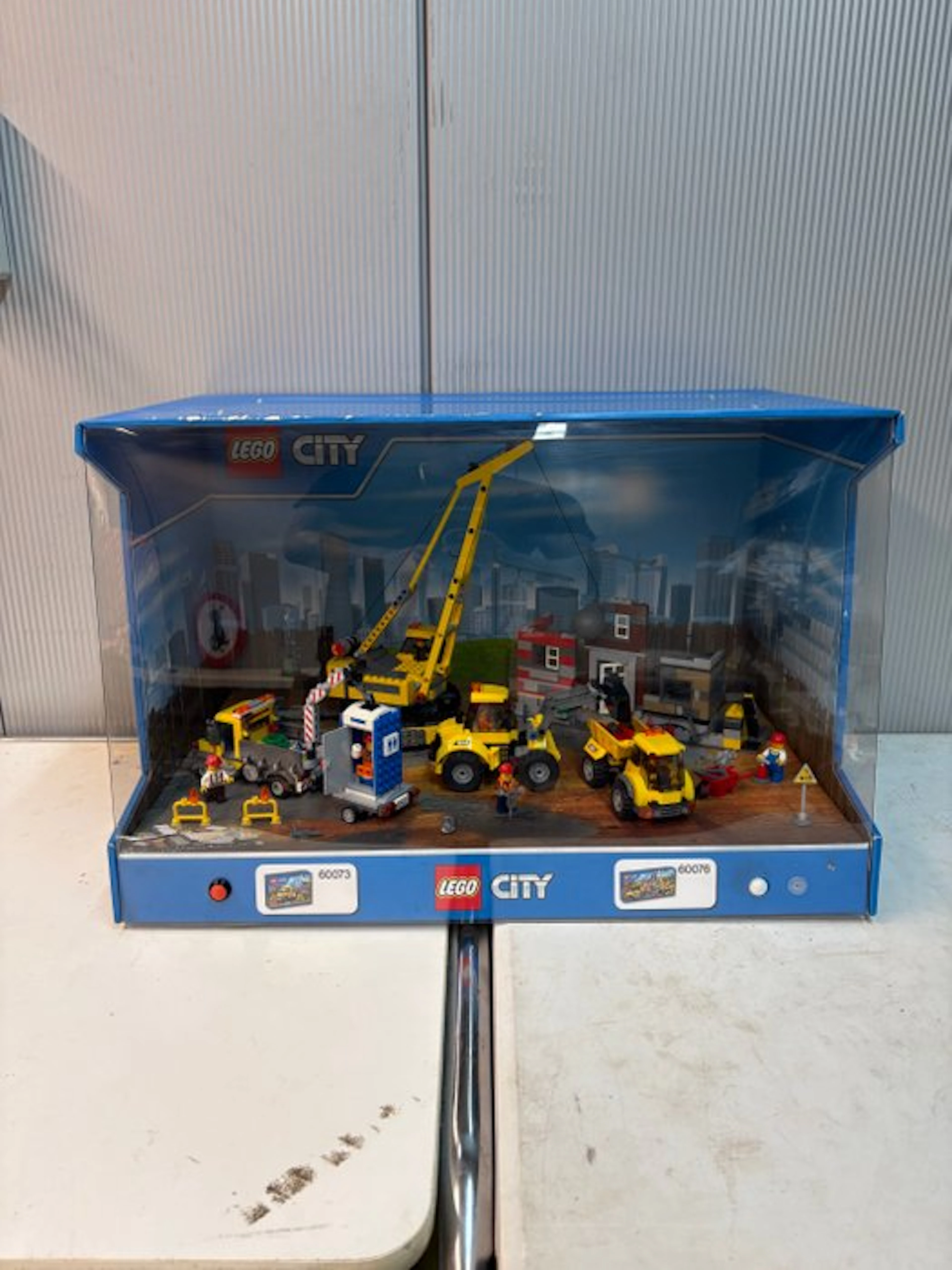 LEGO Store display - LEGO City Winkeldisplay – 60073 & 60076 – Verlichte