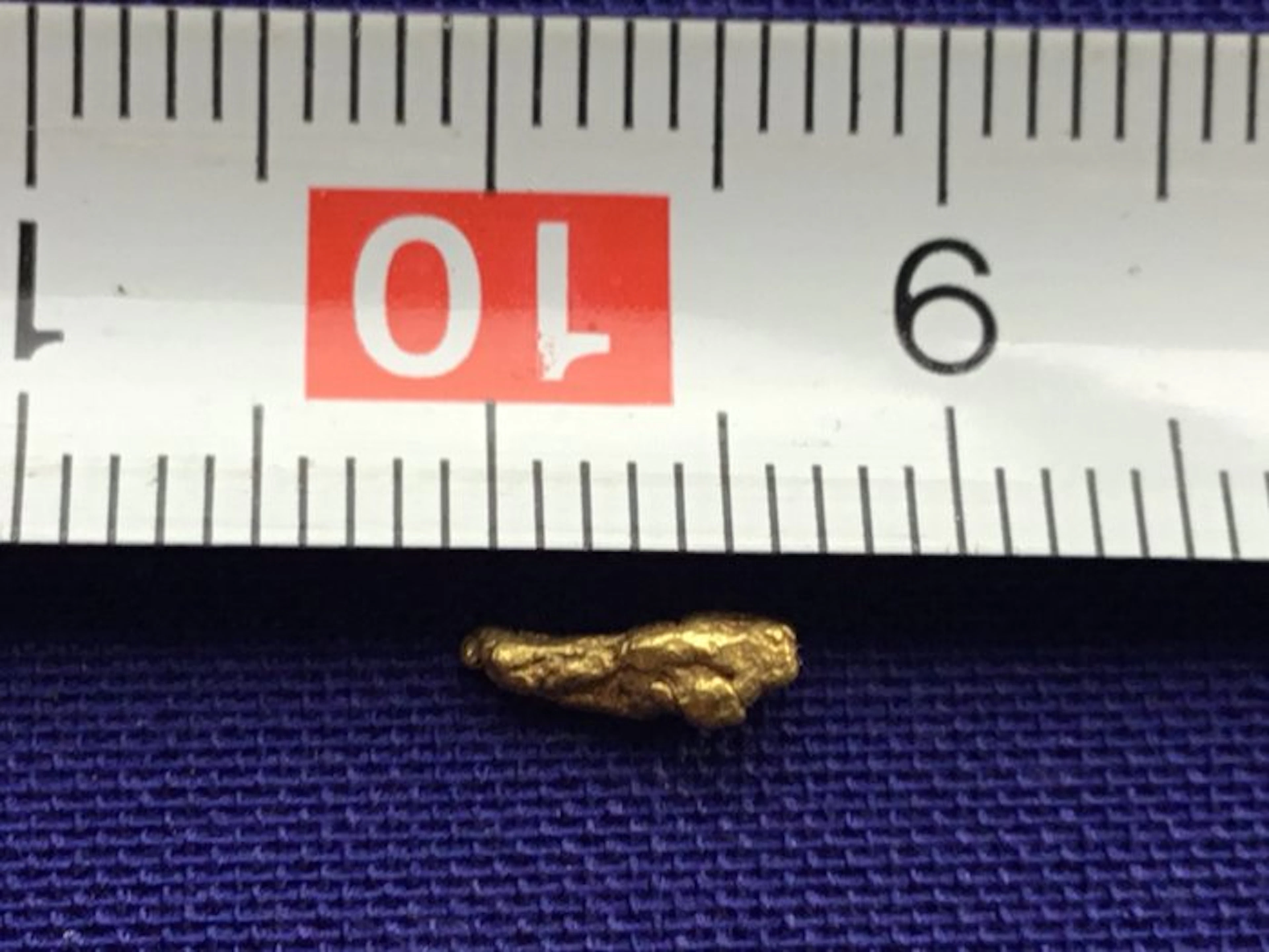 Yukon Crystalline Nuggets - Height: 0.7 mm - Width: 0.7 mm- 0.21 g - (1)