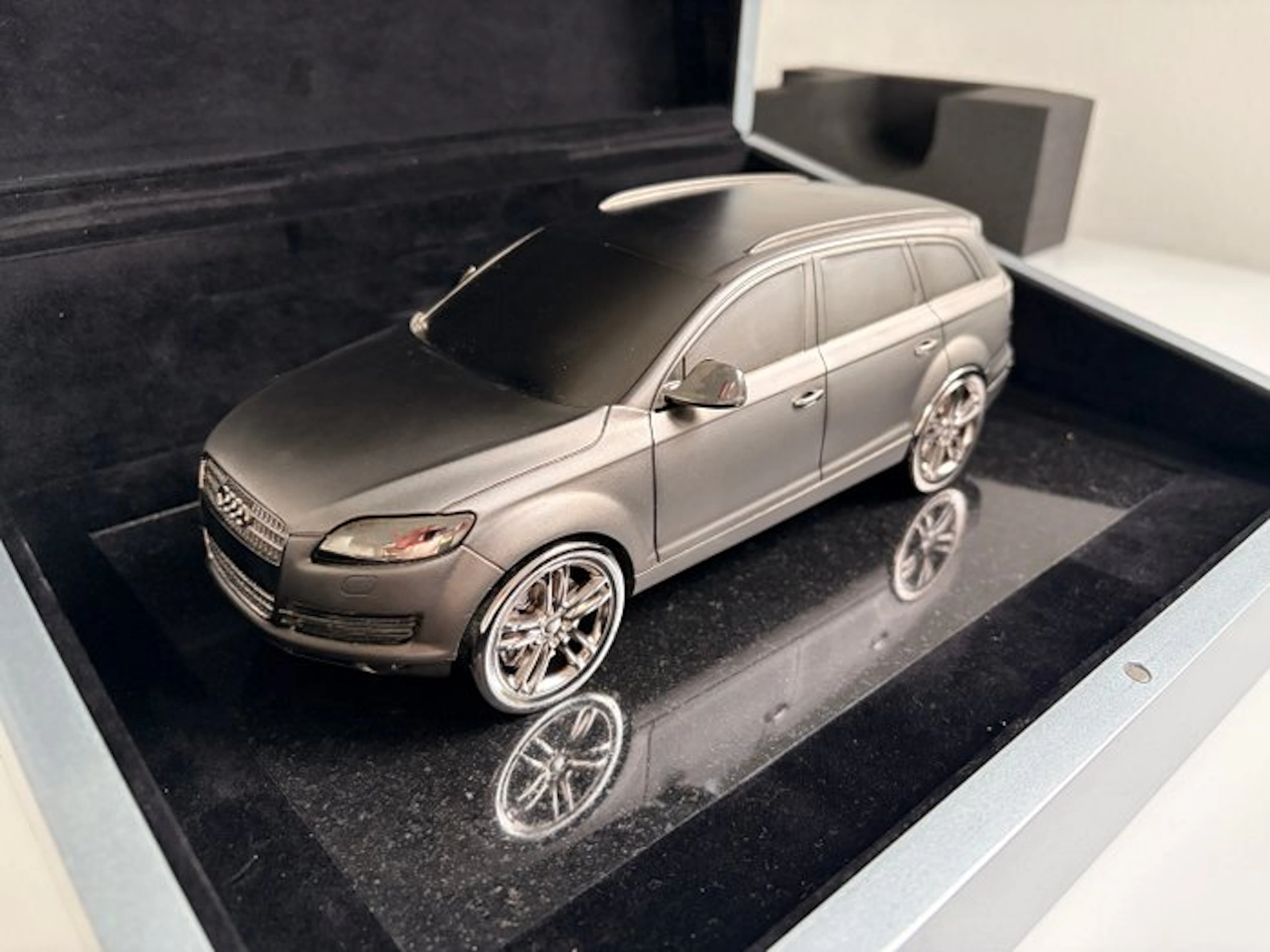 RG Engineering 1:18 - Model car - Audi Q7 – Robert Gülpen...