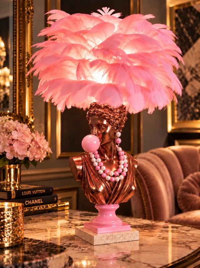 Figurine table lamp - Resin - Handmade resin lamp.