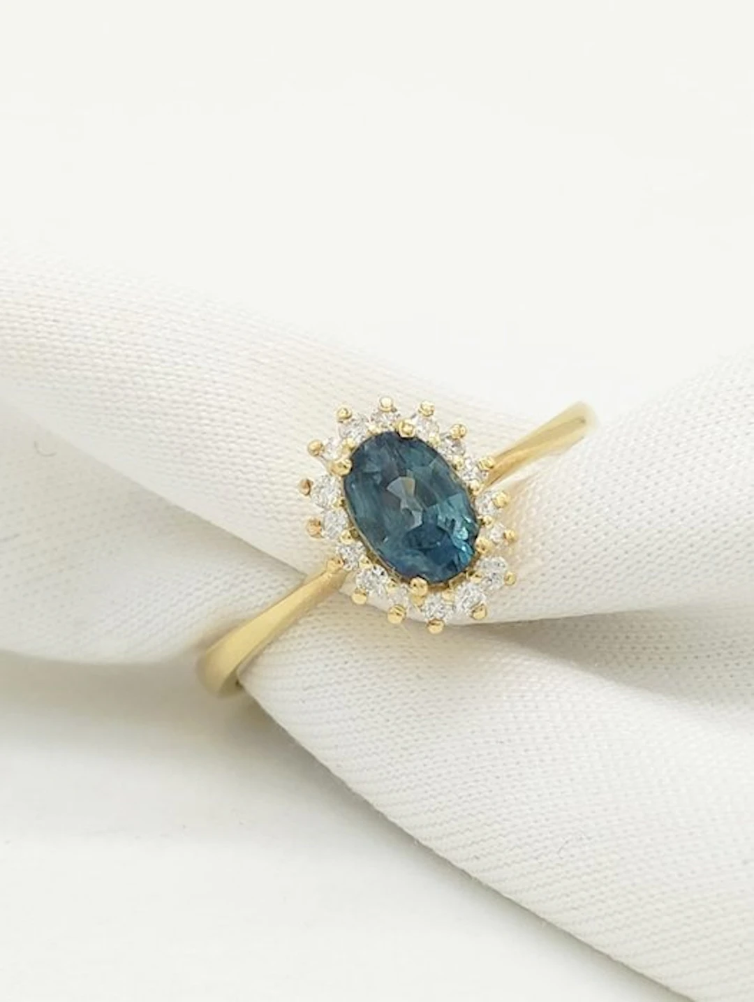 Ring - 18 kt. Yellow gold Topaz - Diamond