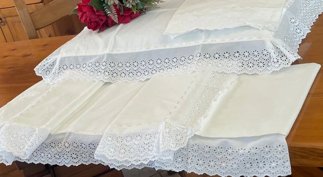 antique sheet in Sangallo lace and hand embroidery - Bed...