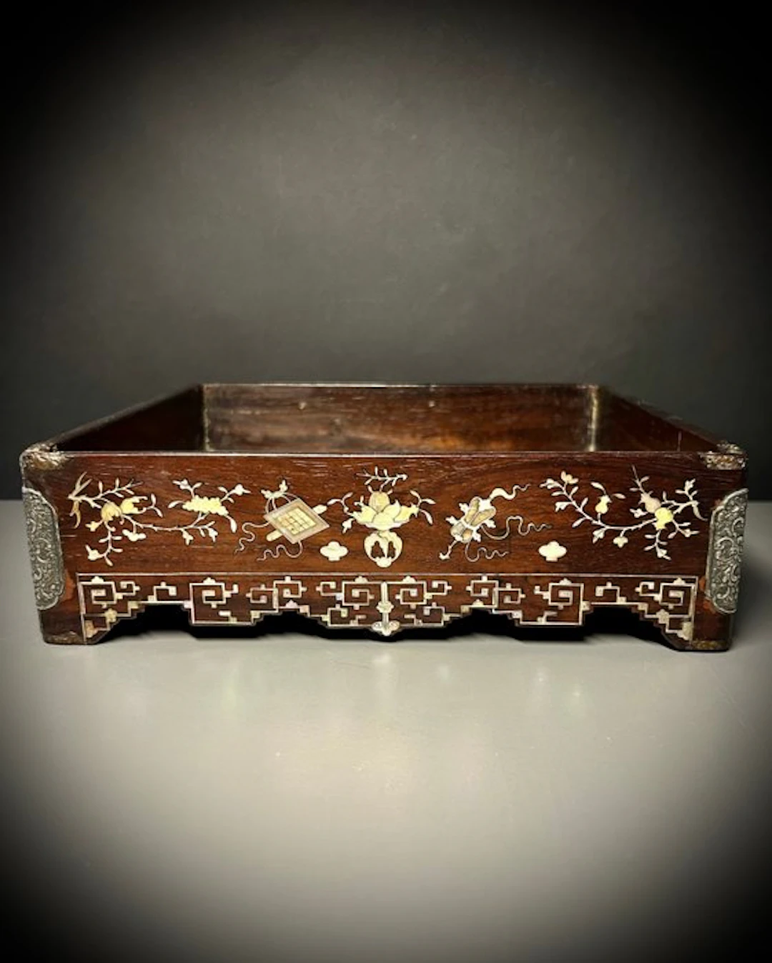 FINE ANTIQUE VIETNAMESE MOTHER OF PEARL WOOD TRAY & SILVER MOUNT
