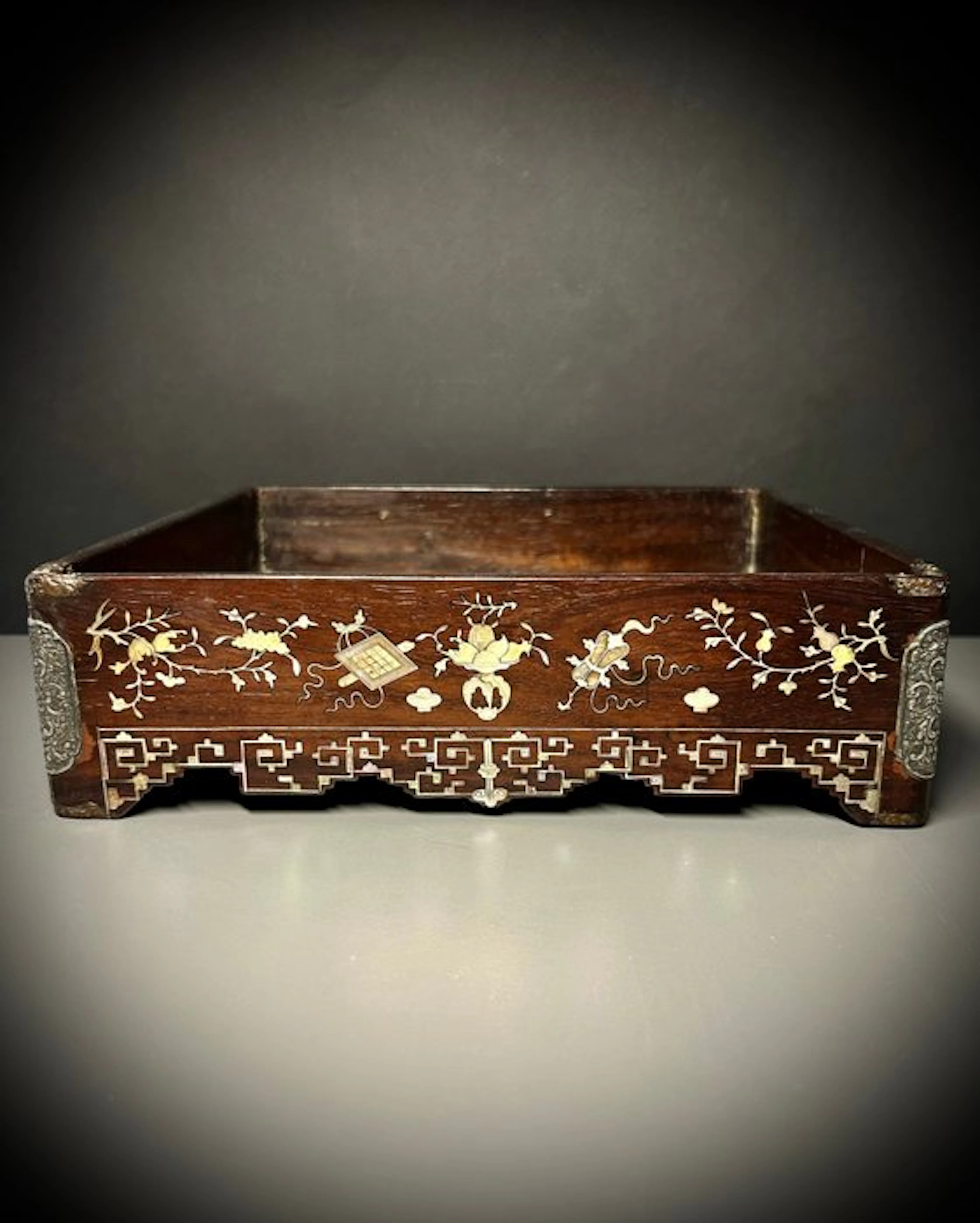 FINE ANTIQUE VIETNAMESE MOTHER OF PEARL WOOD TRAY & SILVER MOUNT