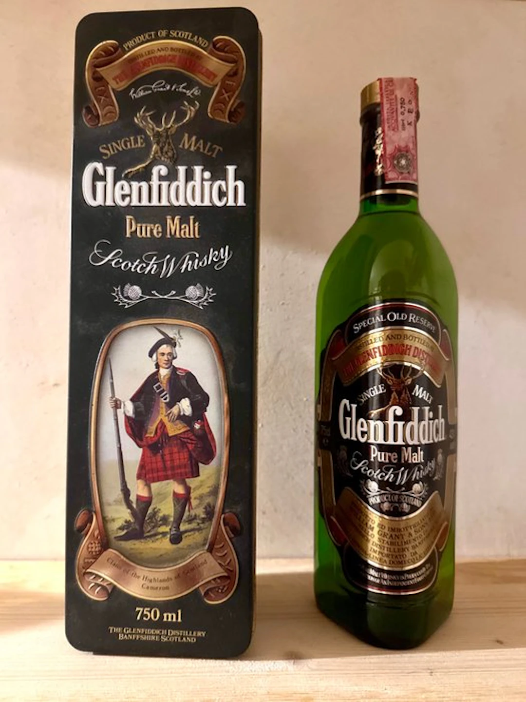 Glenfiddich Clans of the Highlands of Scotland Cameron - b. 1980s - 750ml