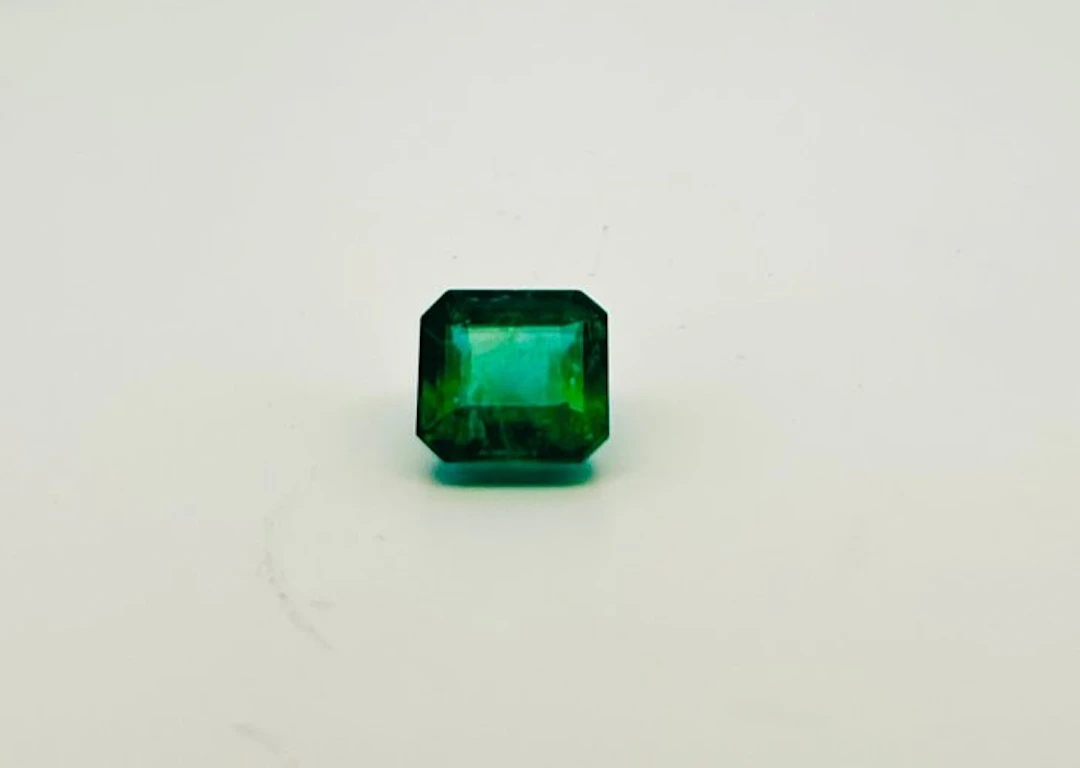 1 pcs Green Emerald - 6.59 ct - International Gemological Institute (IGI)