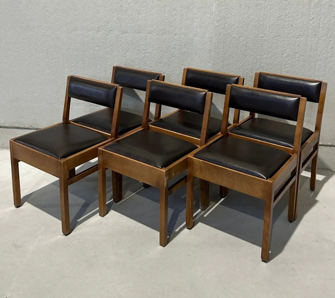 Chair - Oak - A set of six chairs.