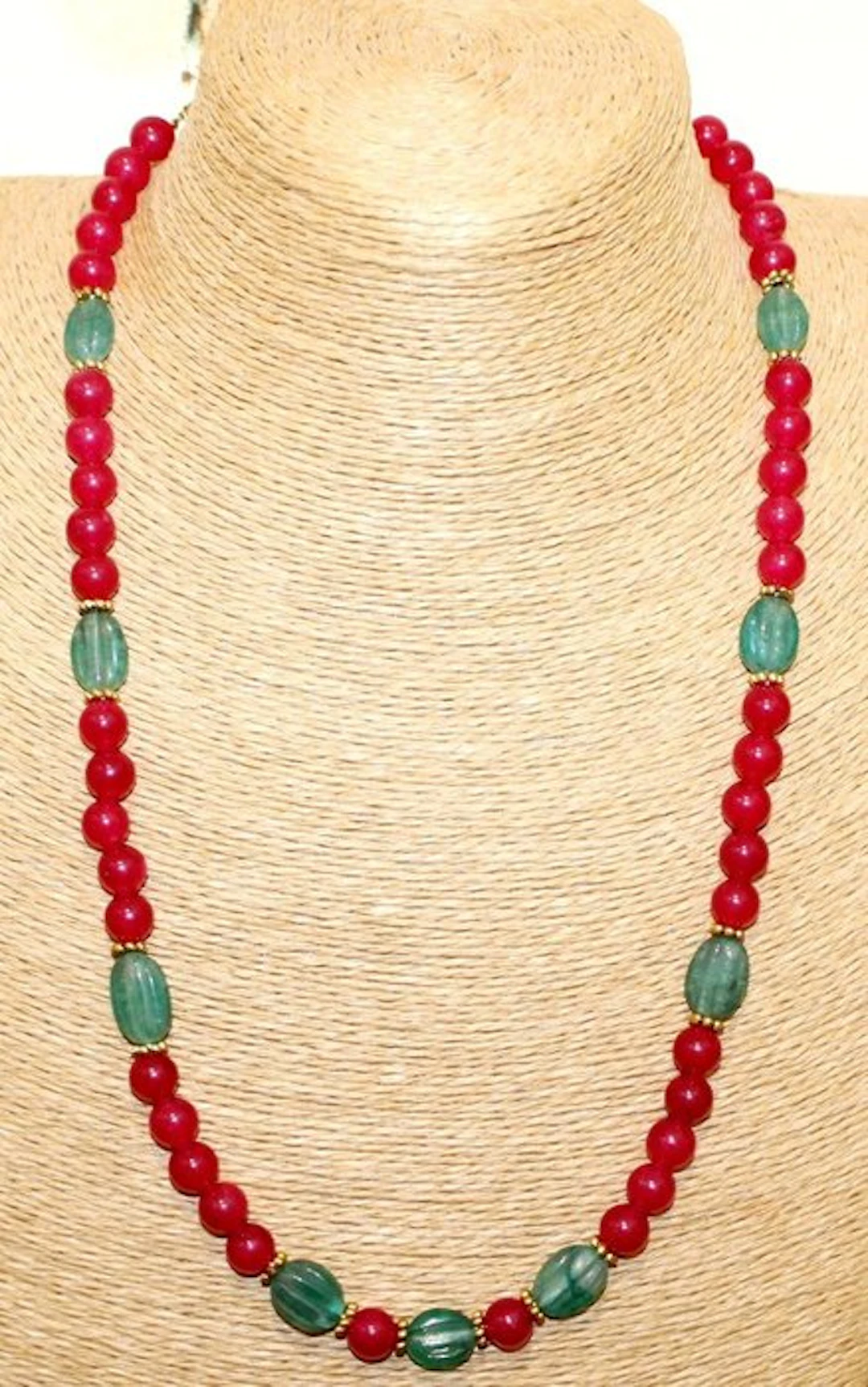 Really beautiful handmade necklace by ruby and emerald beads - 260 Cts