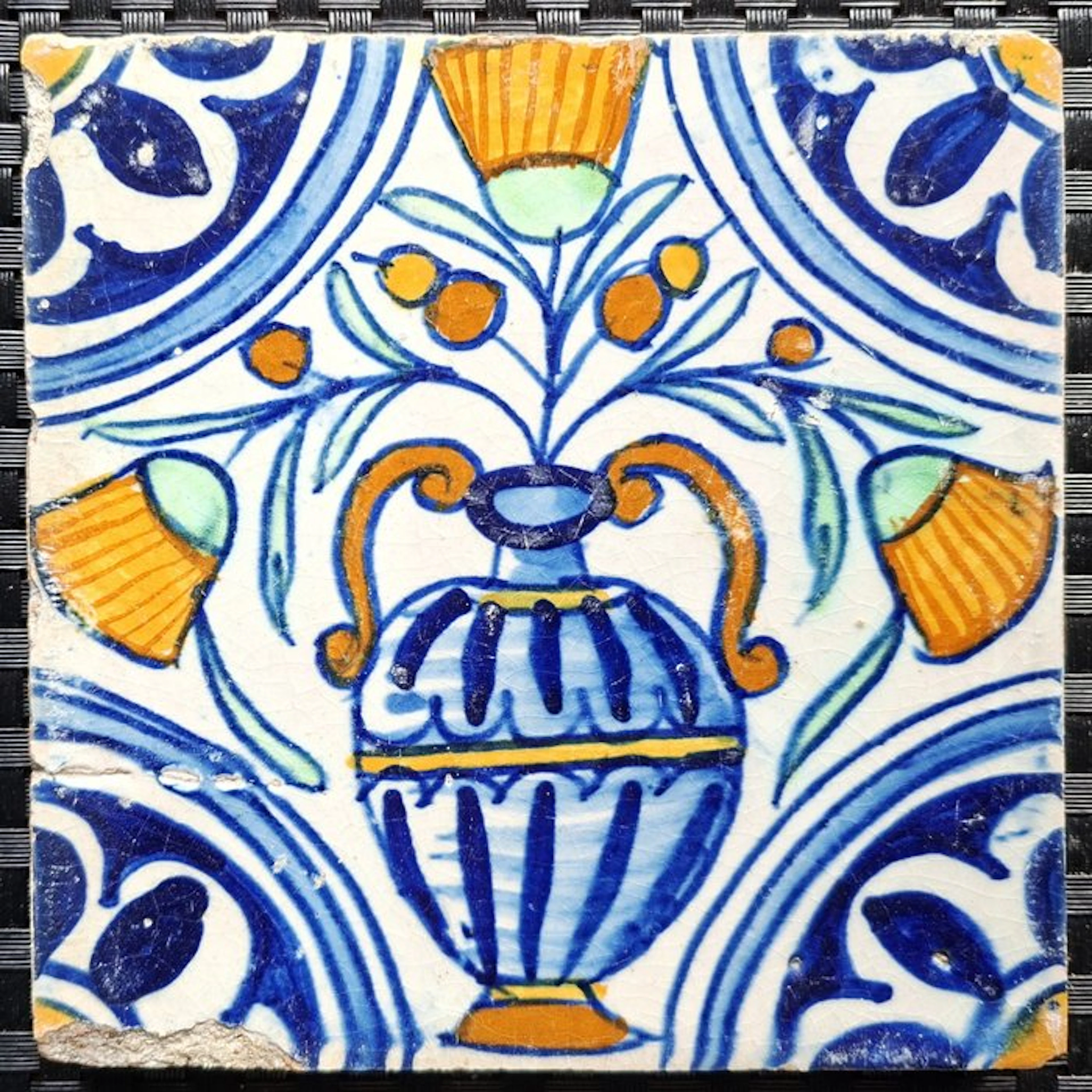Tile - Antique tile with a flower vase. - 1600-1650