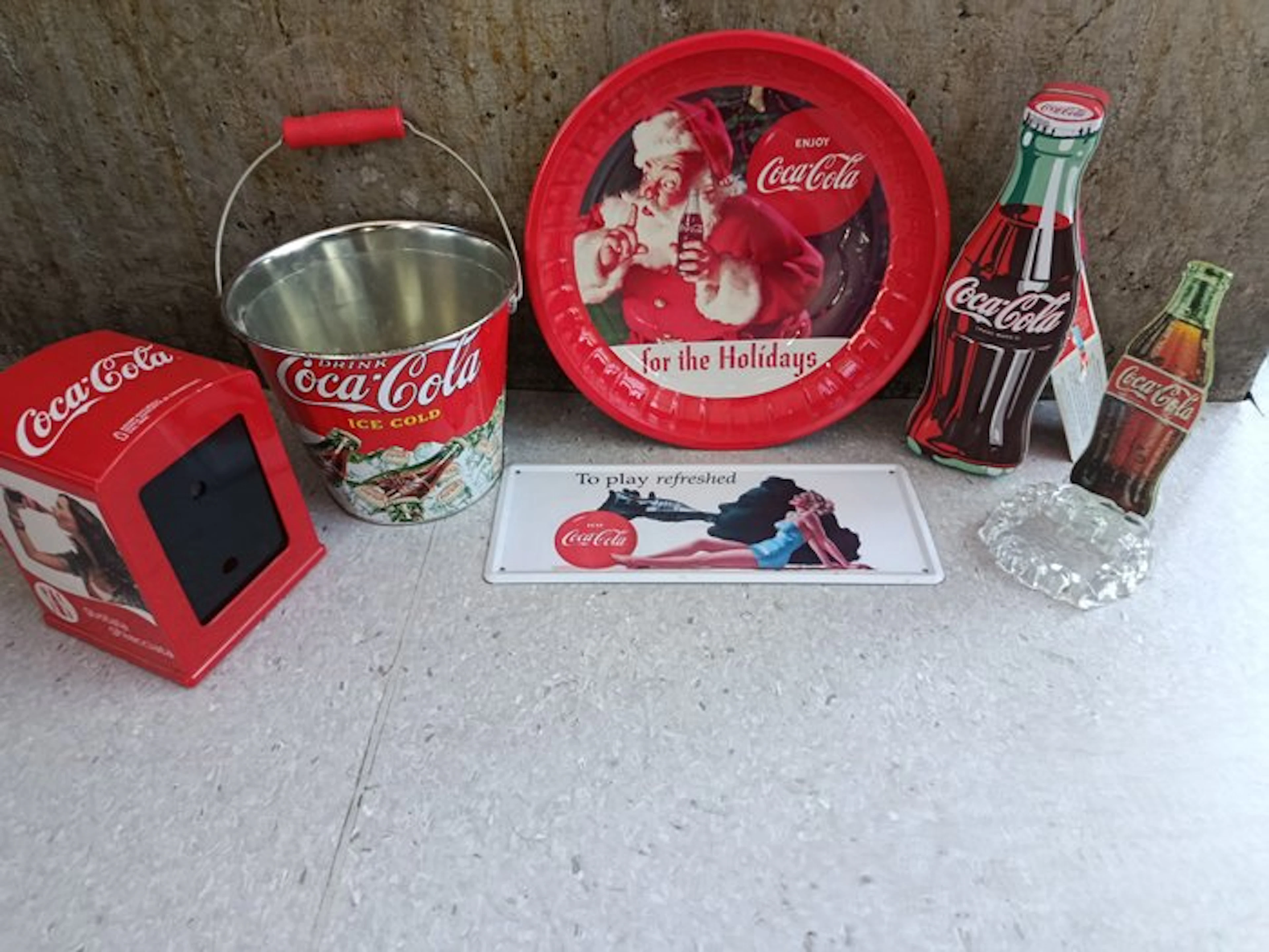 Branded merchandise collection - Coca-Cola gadget collection in tin and plastic