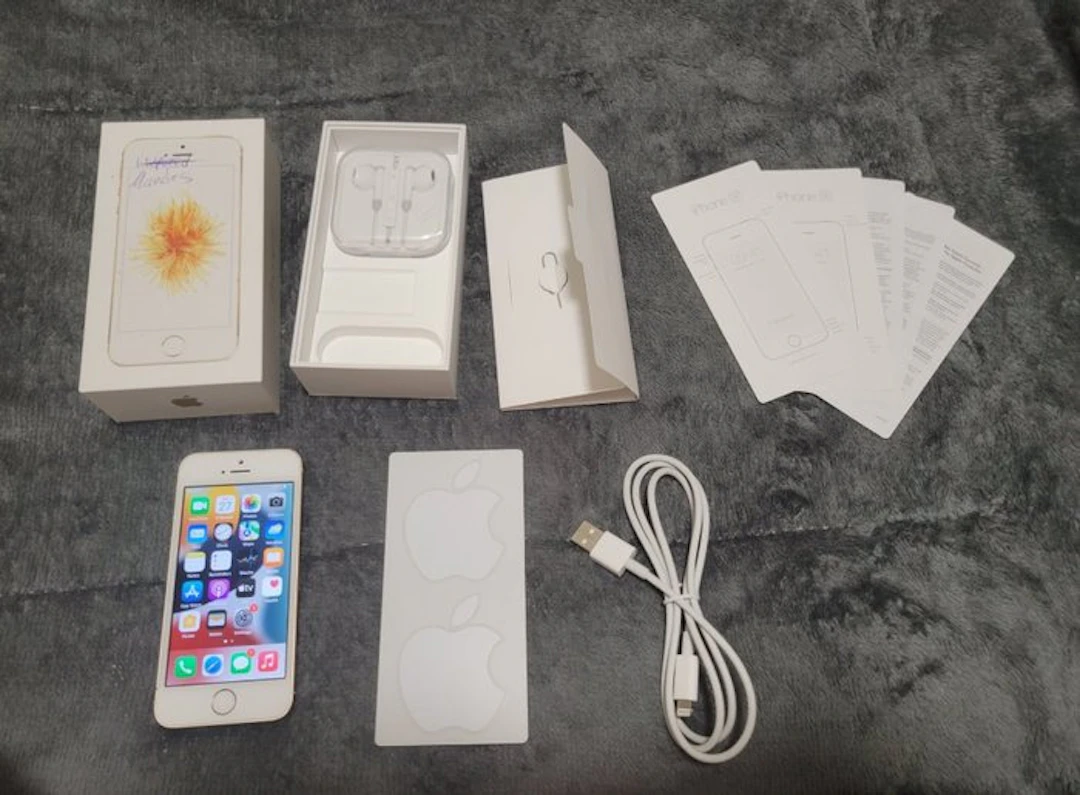 Apple iPhone SE (1st generation) - Mobile phone - In original box