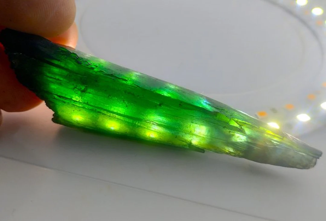 146.3 cts - Top Quality - Natural Crystal Vivianite- 29.26 g