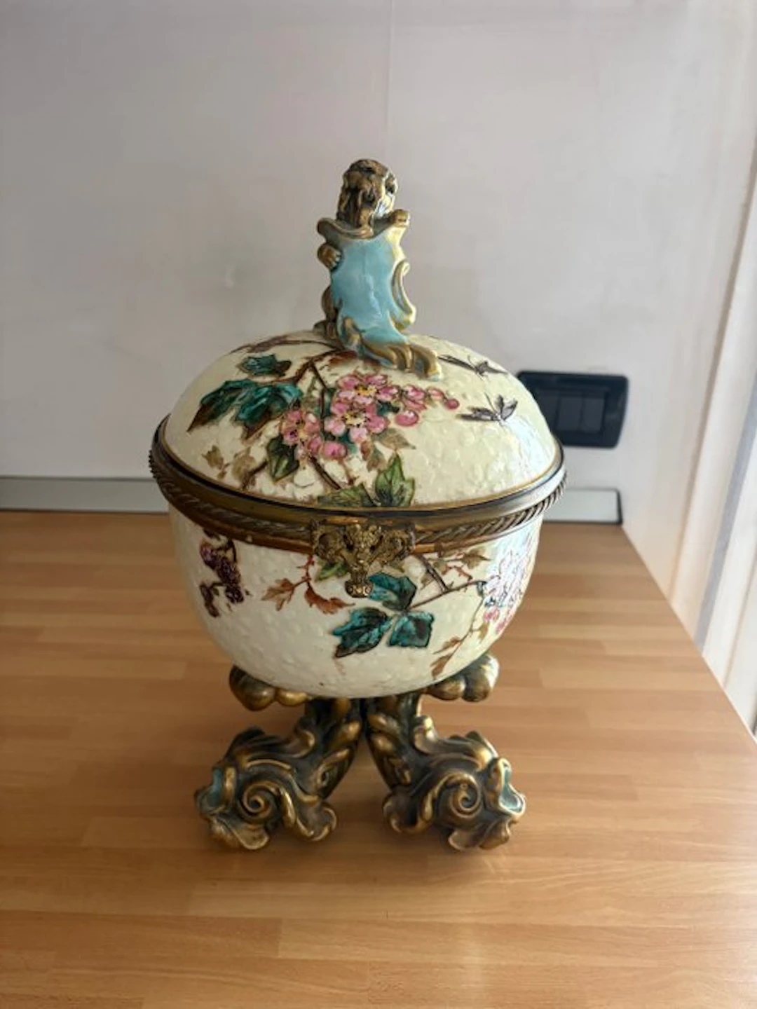 Decorative ornament - Porcelain vase