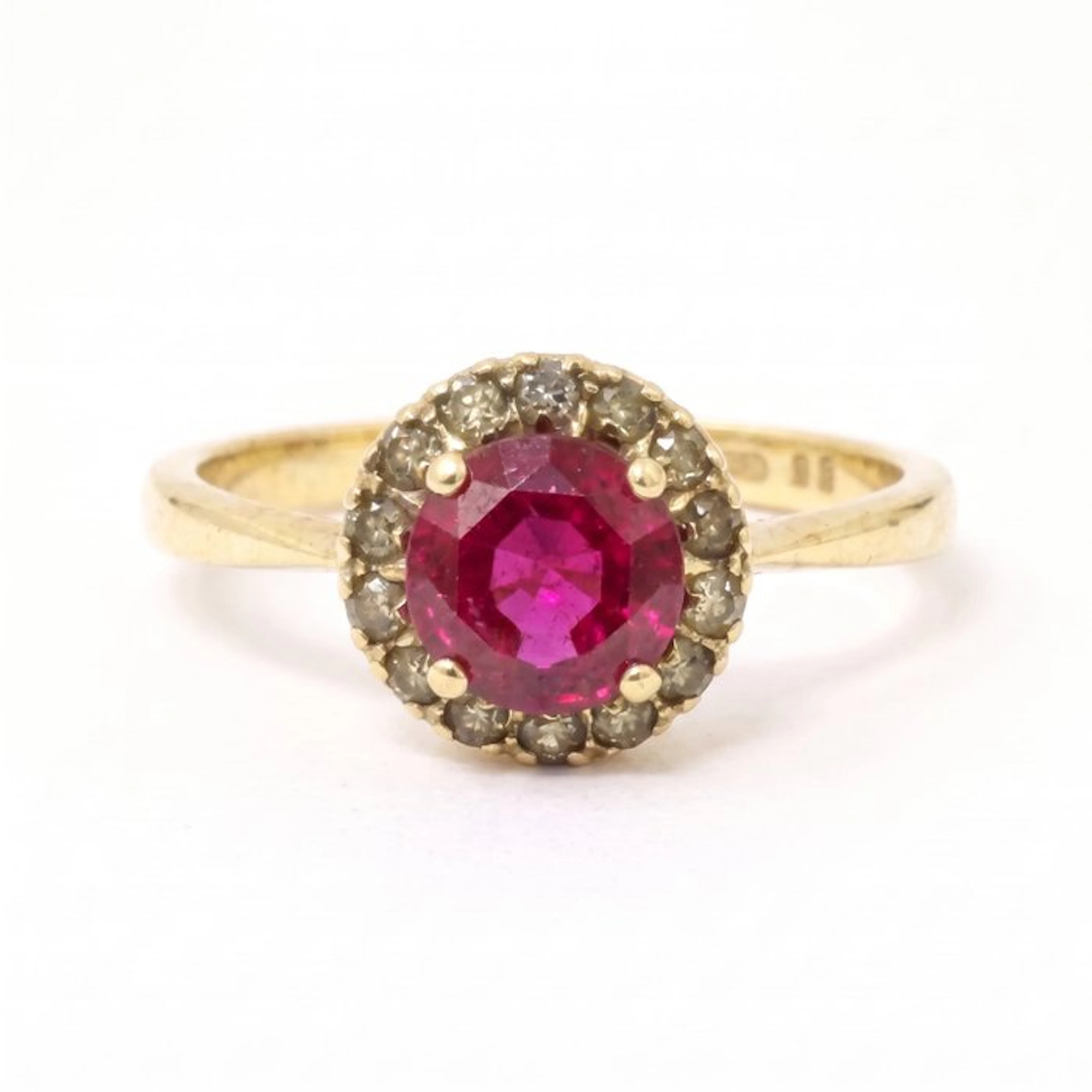 Ring - 9 kt. Yellow gold Ruby - Diamond