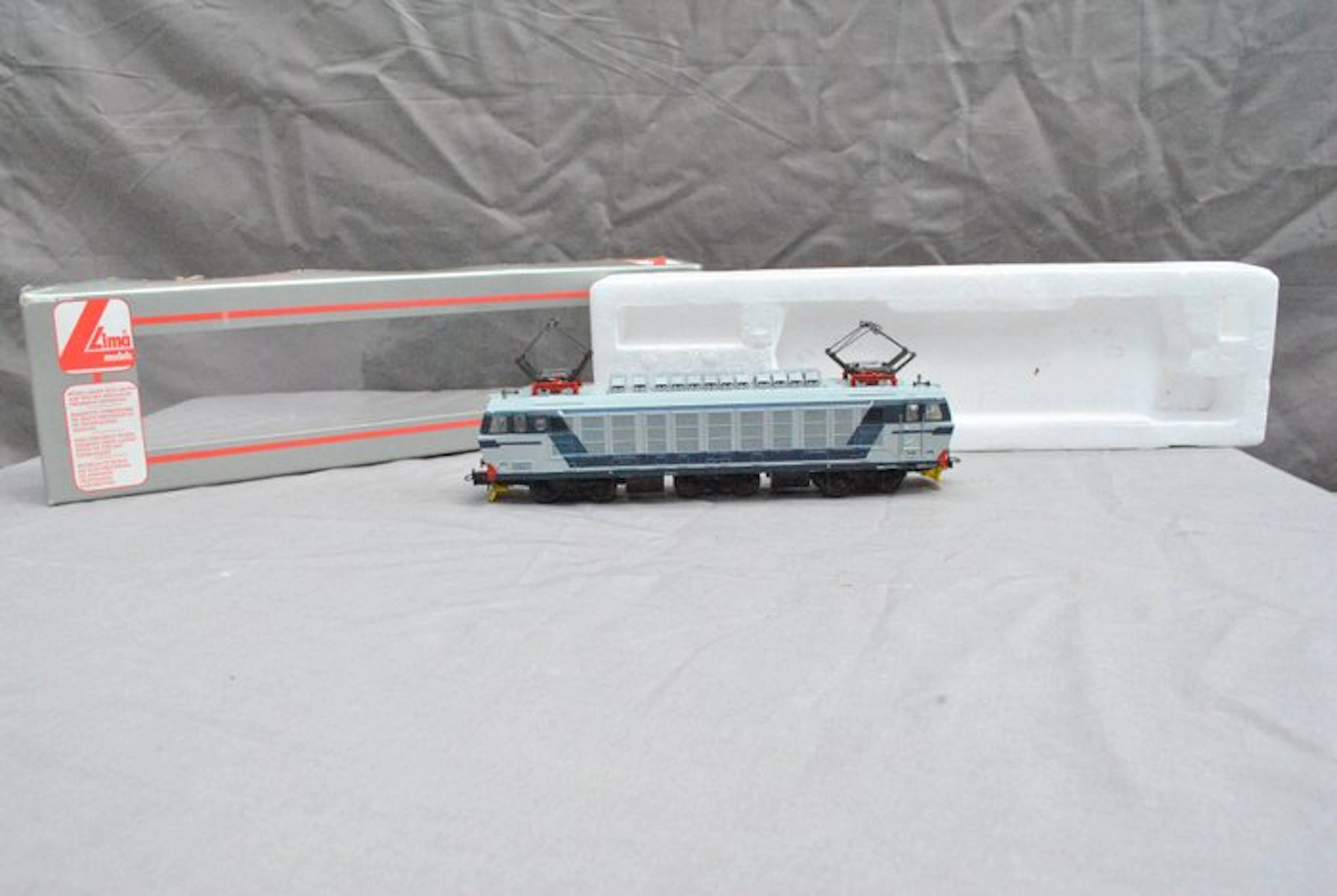 Lima H0 - 208146L - Electric locomotive (1) - E633 017 - Tiger - FS
