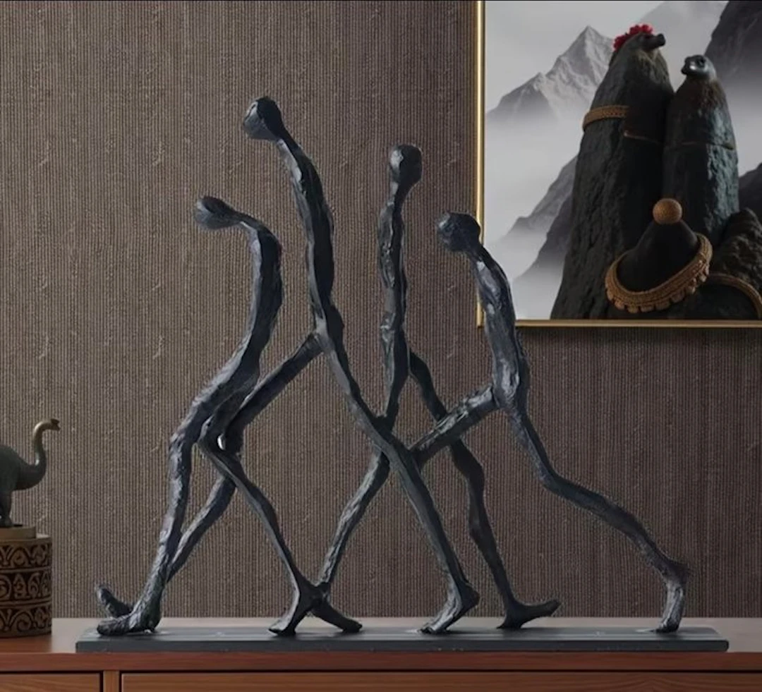Centrepiece - Cast iron - The Passersby