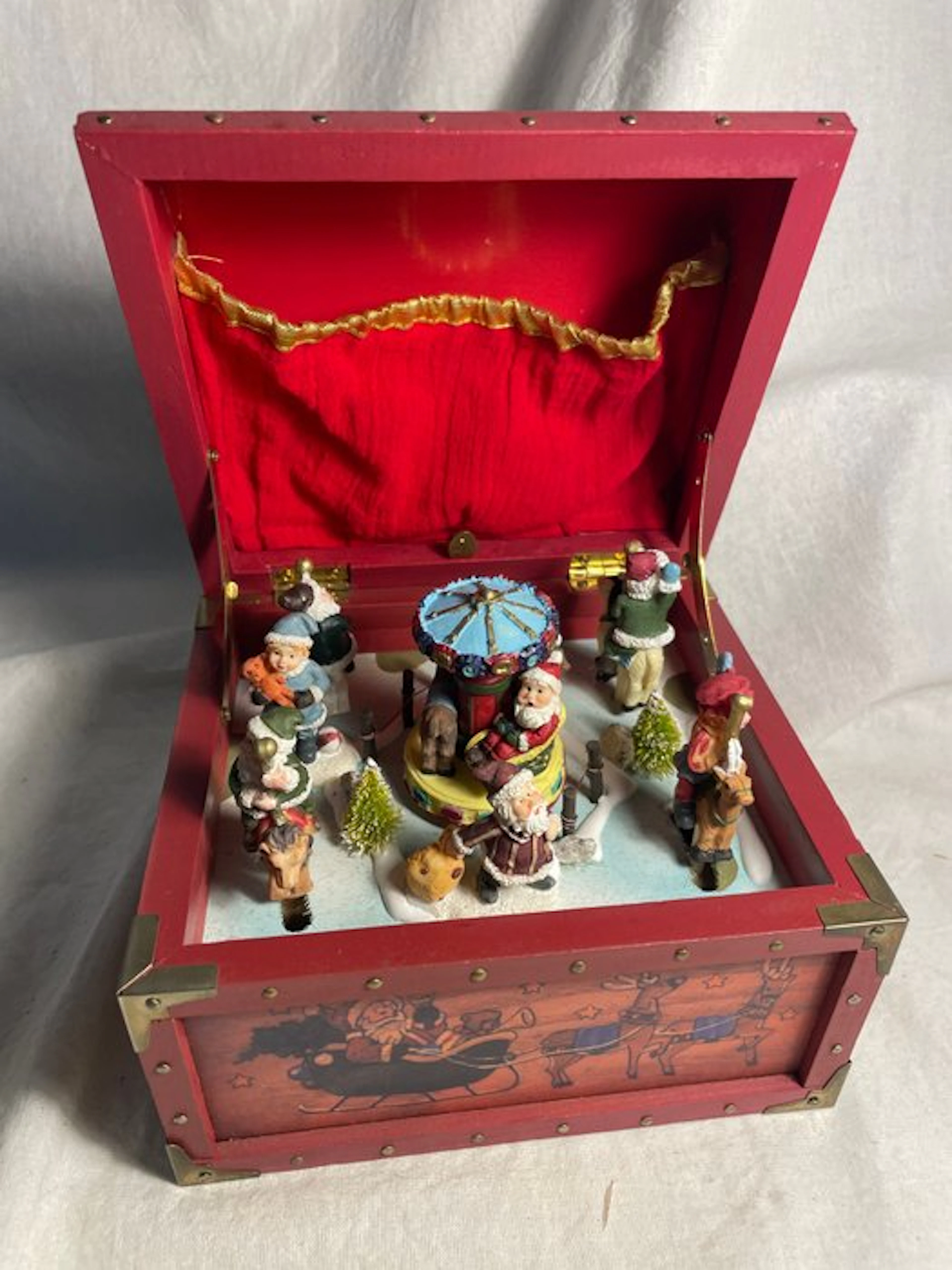 Splendide boite à musique de Noel Rouge , décors animé - Music box - 1970-1980