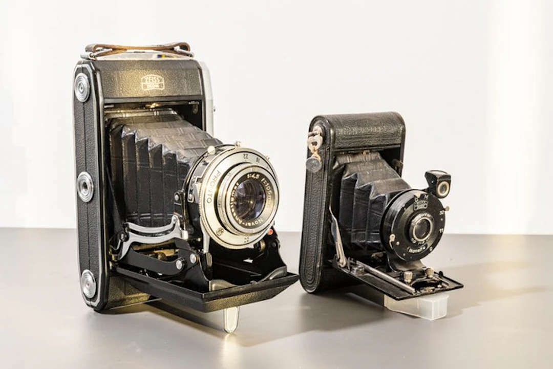 Zeiss Ikon 2× vouwcamera : Nettar 517/2 6x9 met Novar...