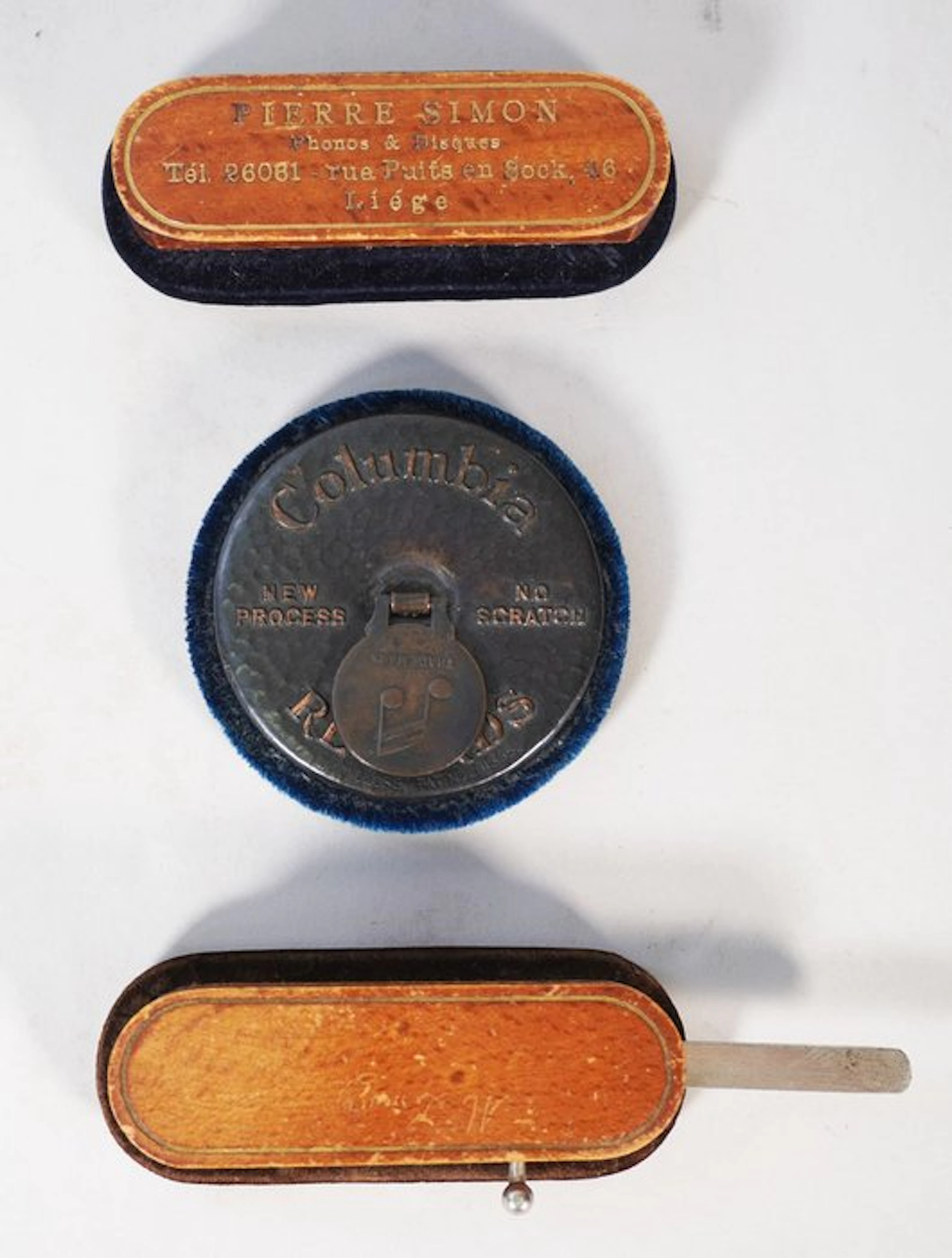 Columbia + - Platenborstels 3 stuks 78 rpm gramophone player
