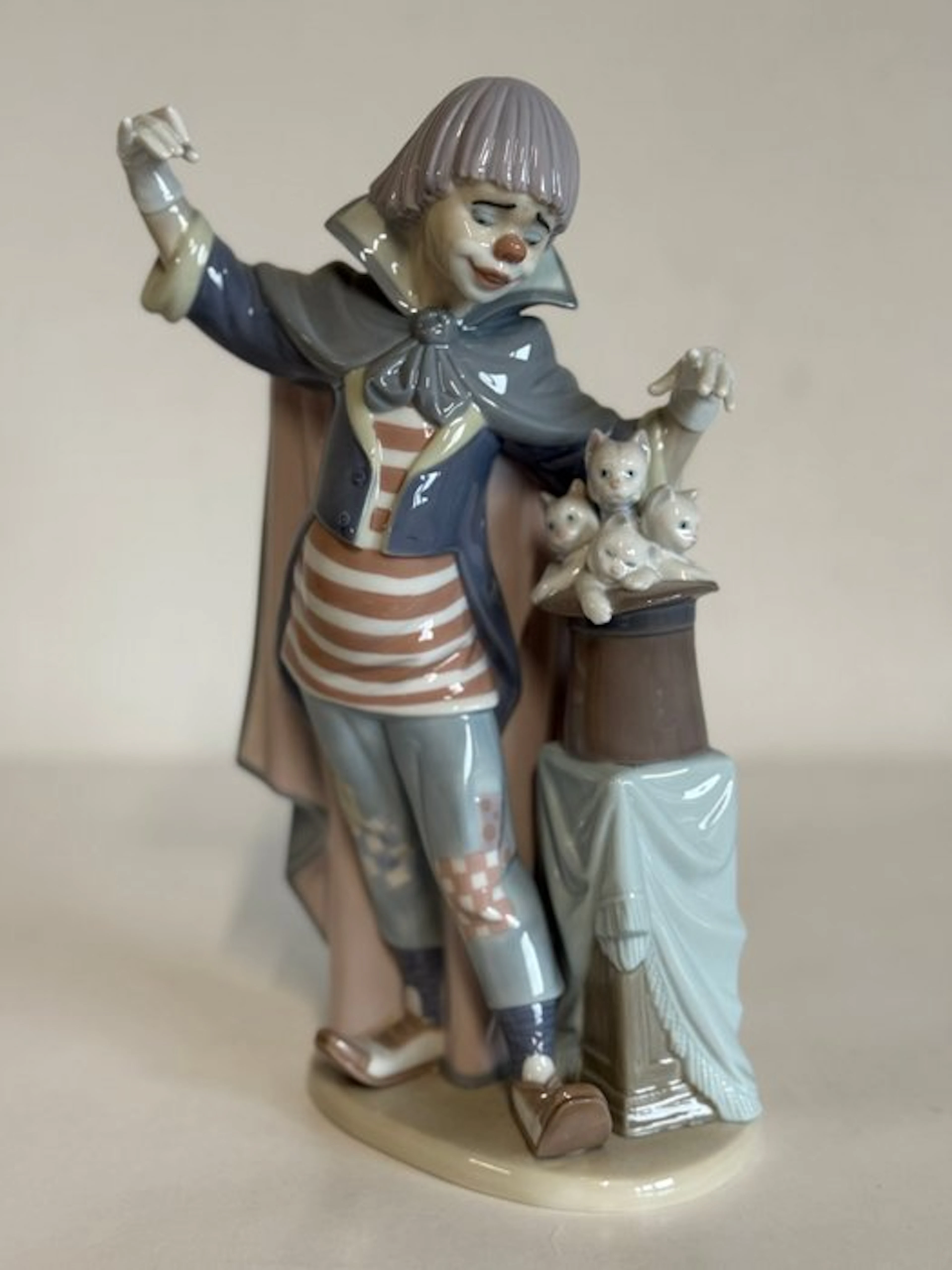 Lladró - Figurine - Circus Magic - Payaso Ilusionista #5892 - Porcelain