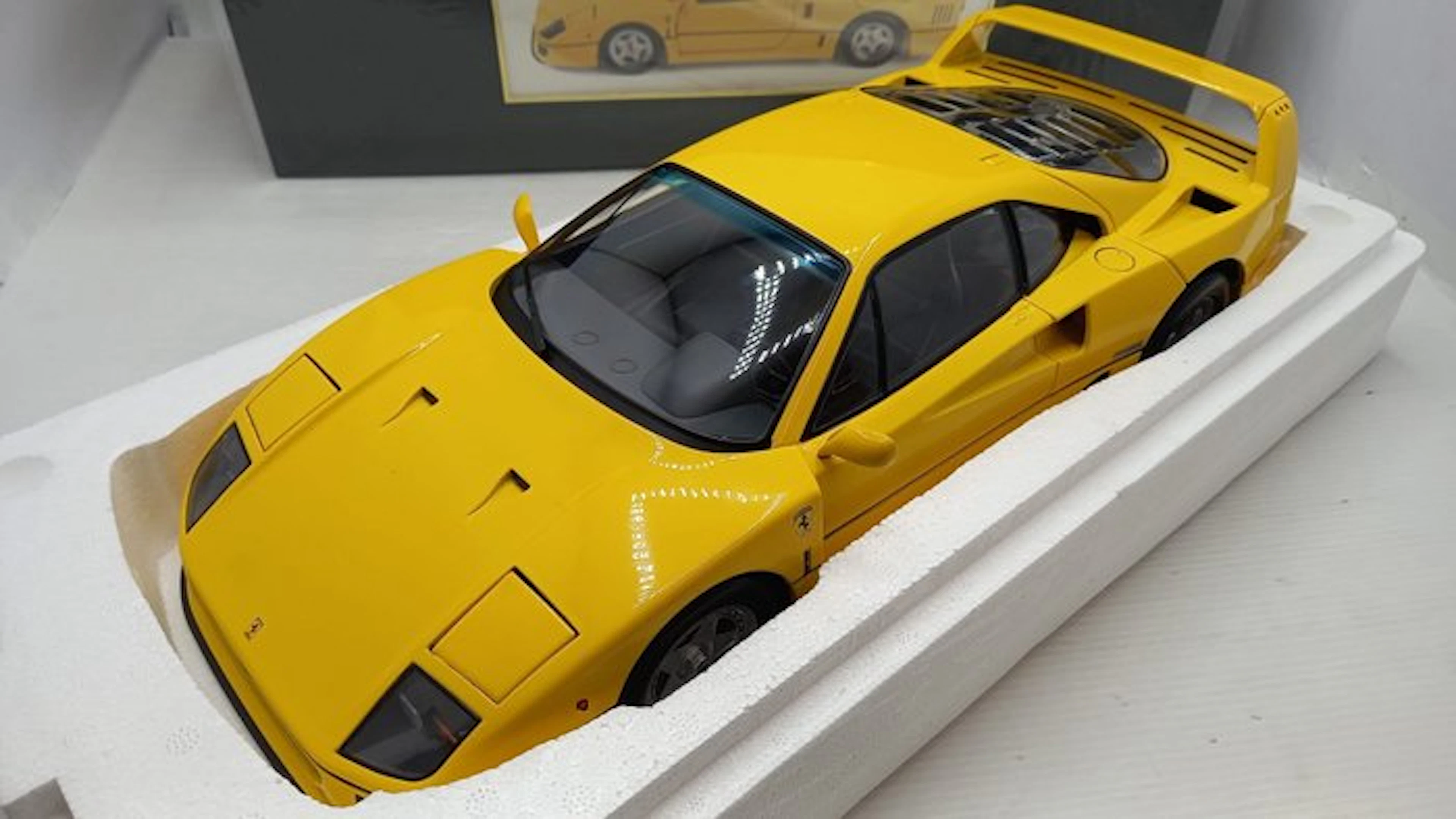 KK Scale 1:12 - Model car - Ferrari F40 1987 - (cod.H5)