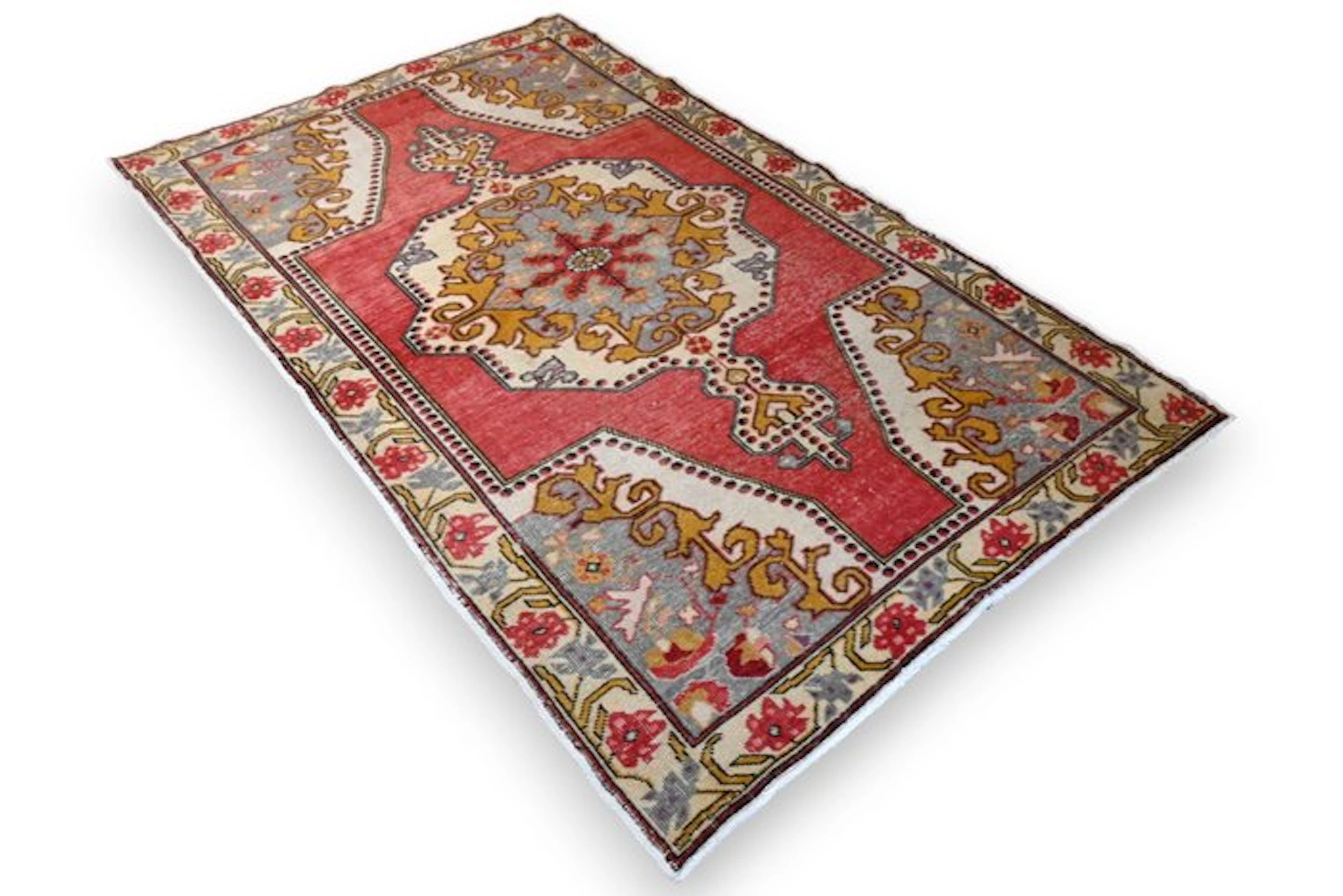 Vintage Usak - Rug - 235 cm - 140 cm - with certificate
