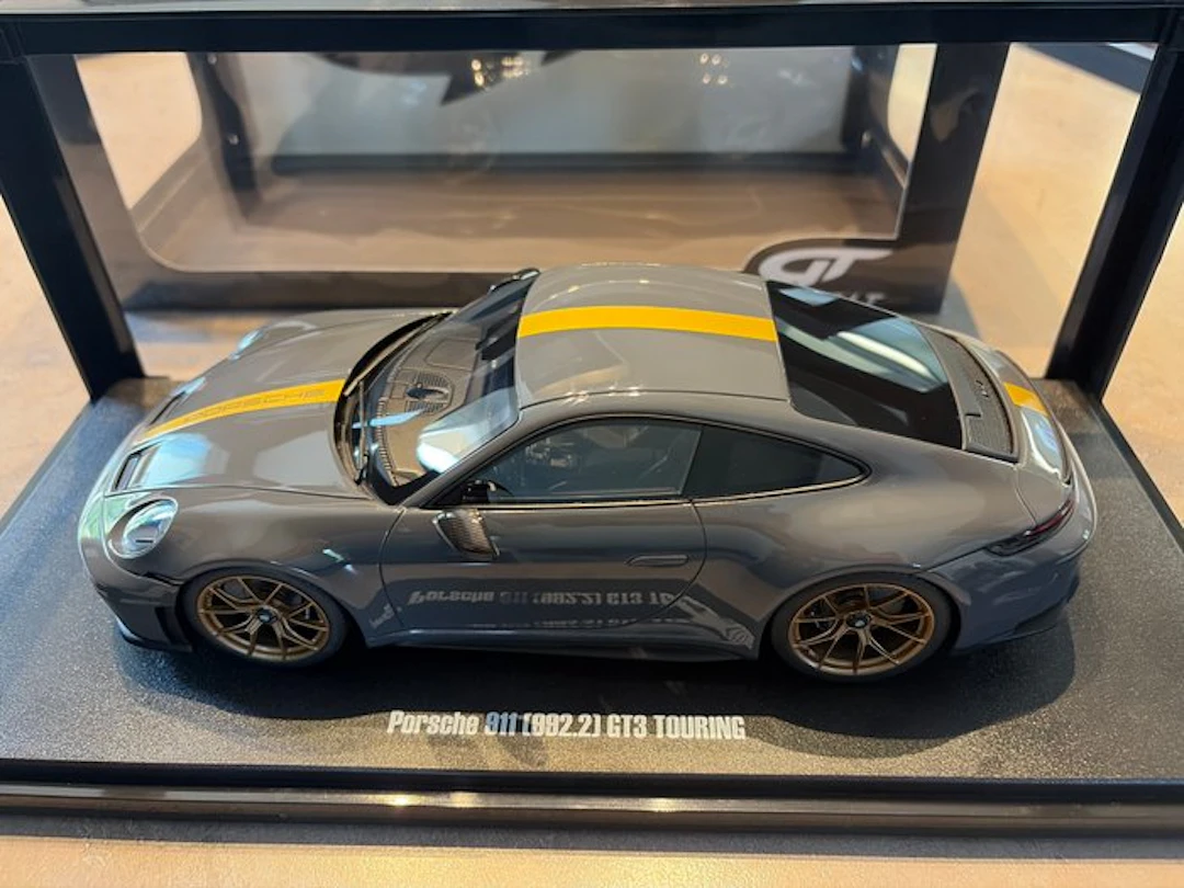 GT Spirit 1:18 - Model sports car - Porsche 911 GT3 992.2 Touring (2021)