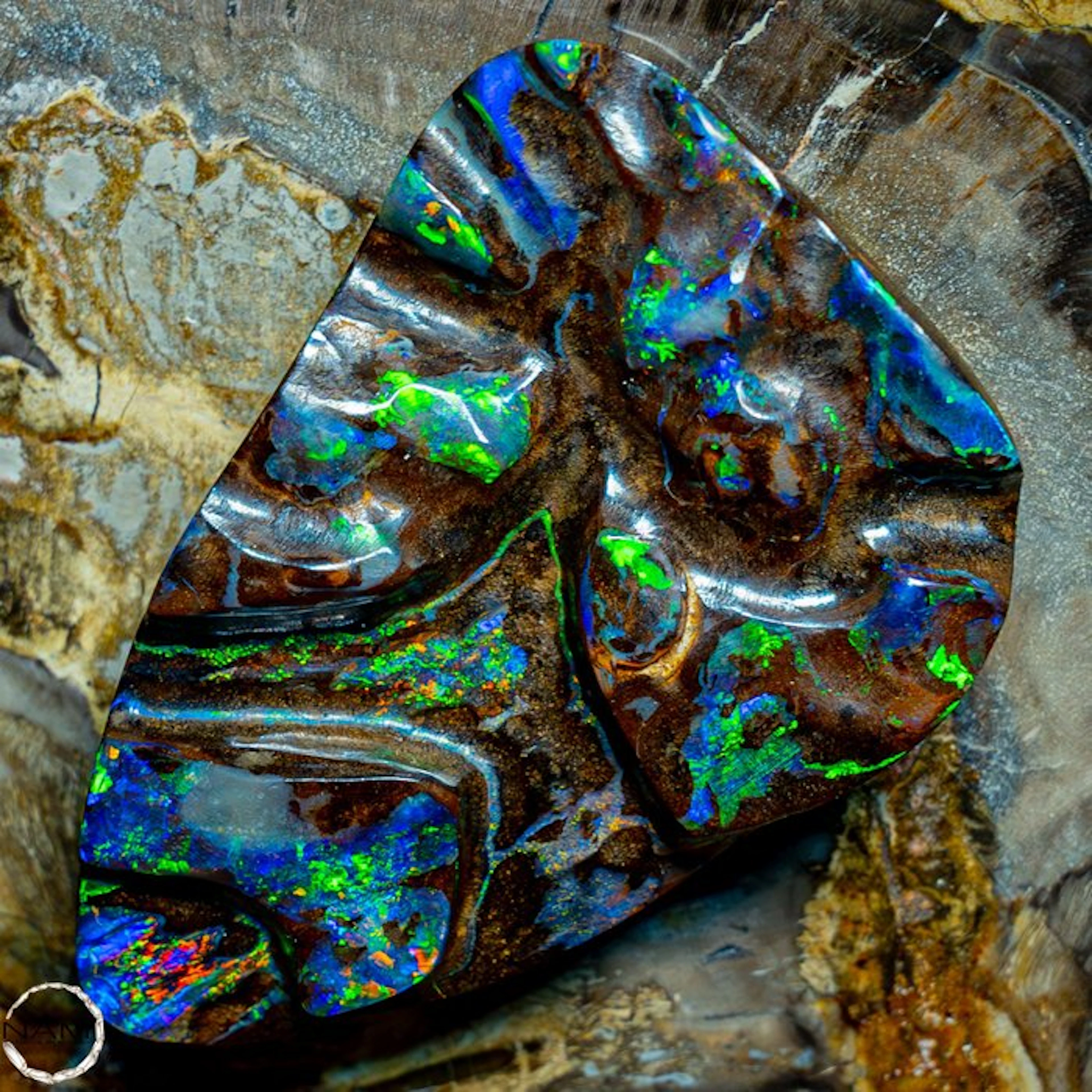 Natural AAA+++ Boulder Opal Carving, Polished 184.55 ct- 36.91 g
