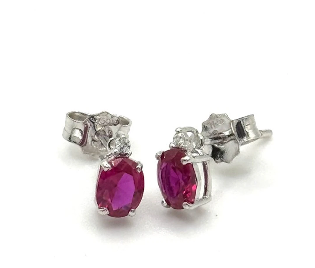 Stud earrings - 18 kt. White gold - 1.02ct. tw. Ruby - Diamond