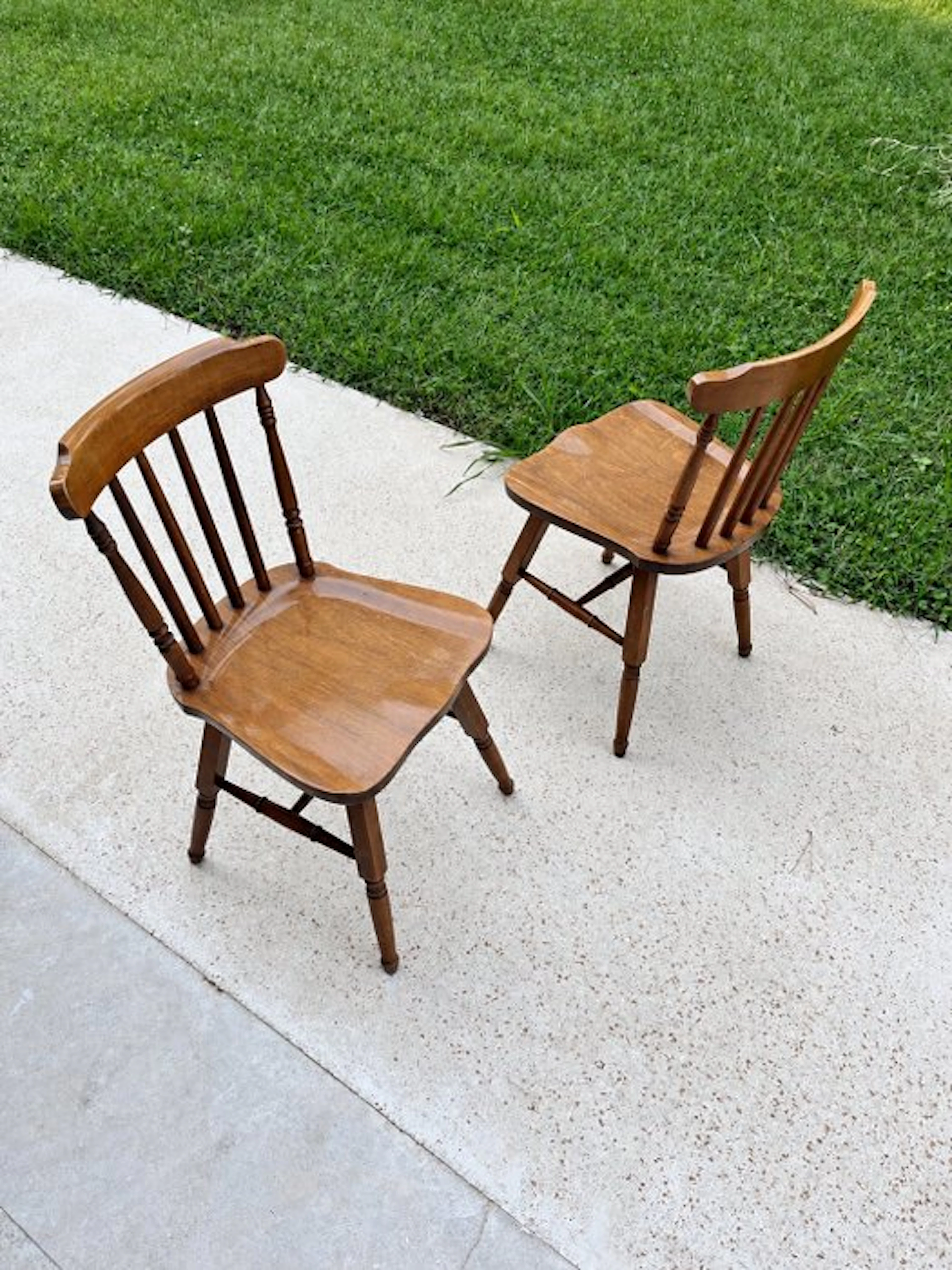 Chair (2) - Hardwood - Windsor - Vintage