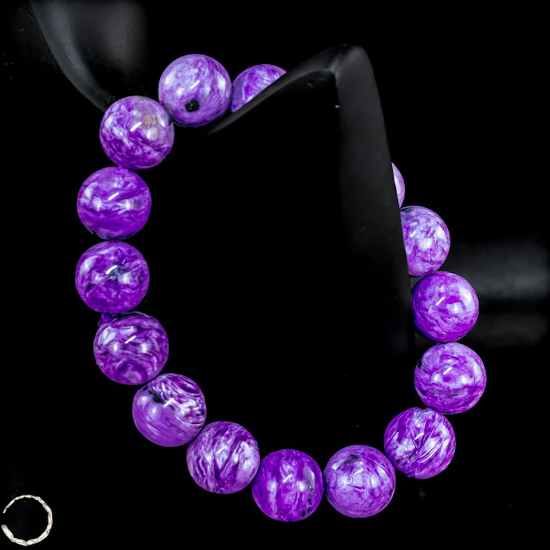 Magic of Transformation – A beautiful bracelet made of genuine charoite