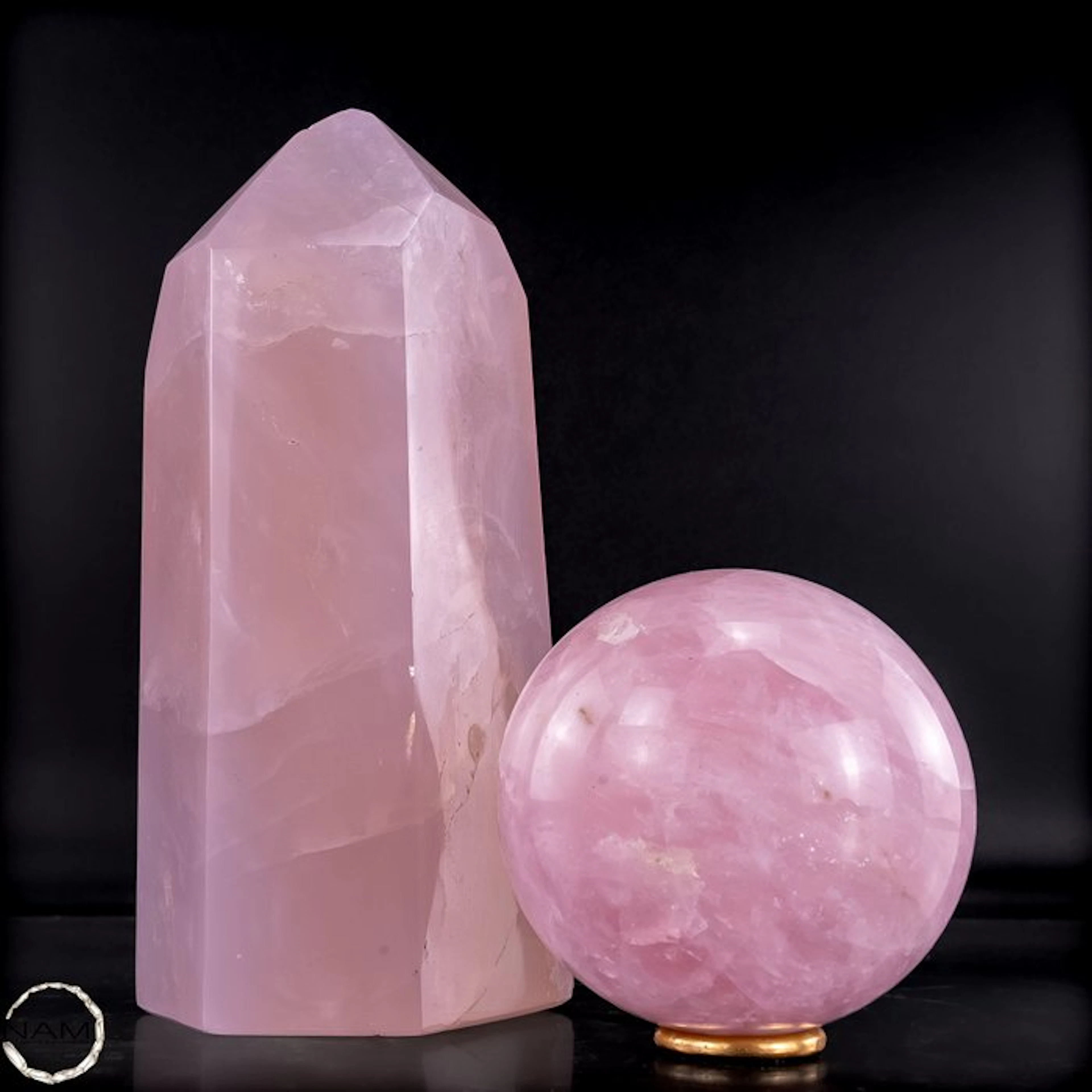 Delicate rose quartz set – a harmonious combination of a tower and a sphere
