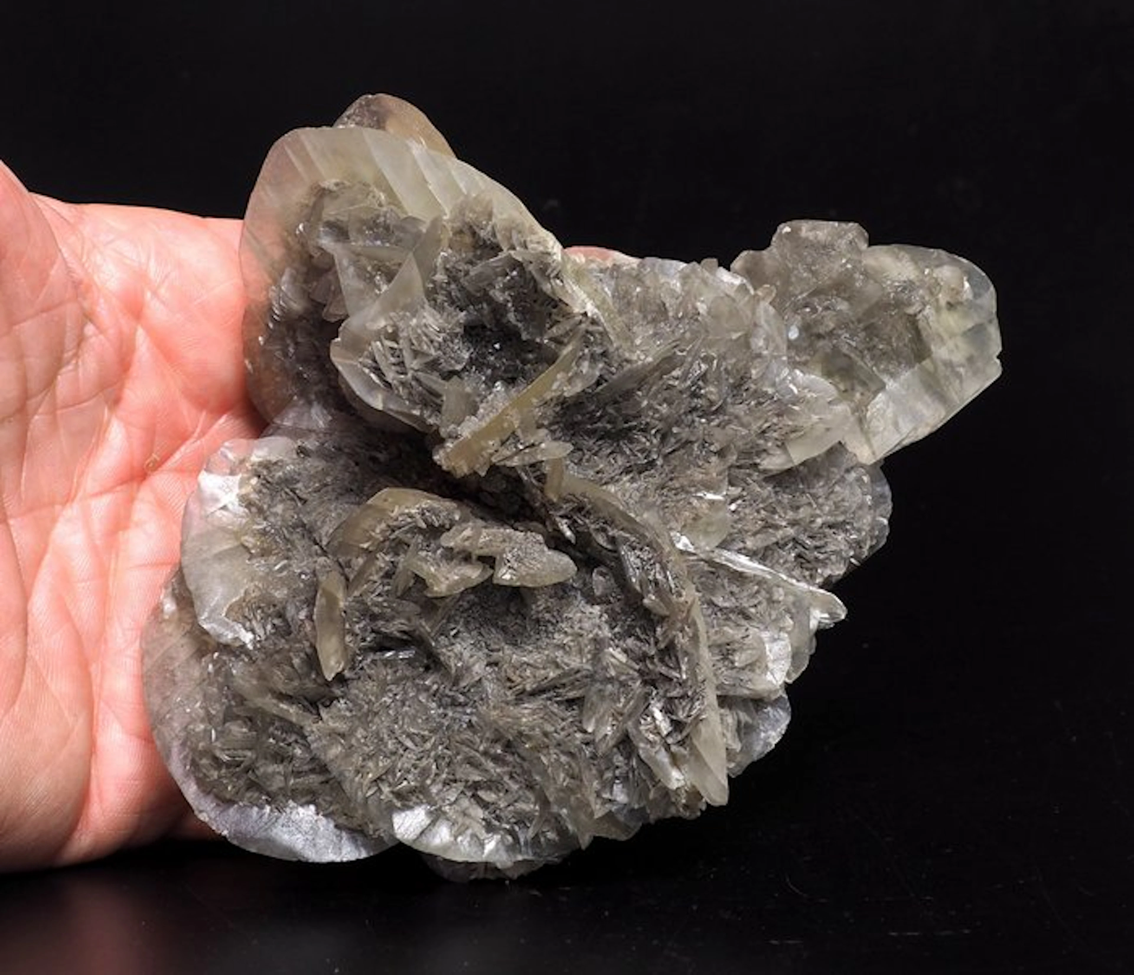 Gypsum Crystals on matrix - Height: 15 cm - Width: 12 cm- 800 g